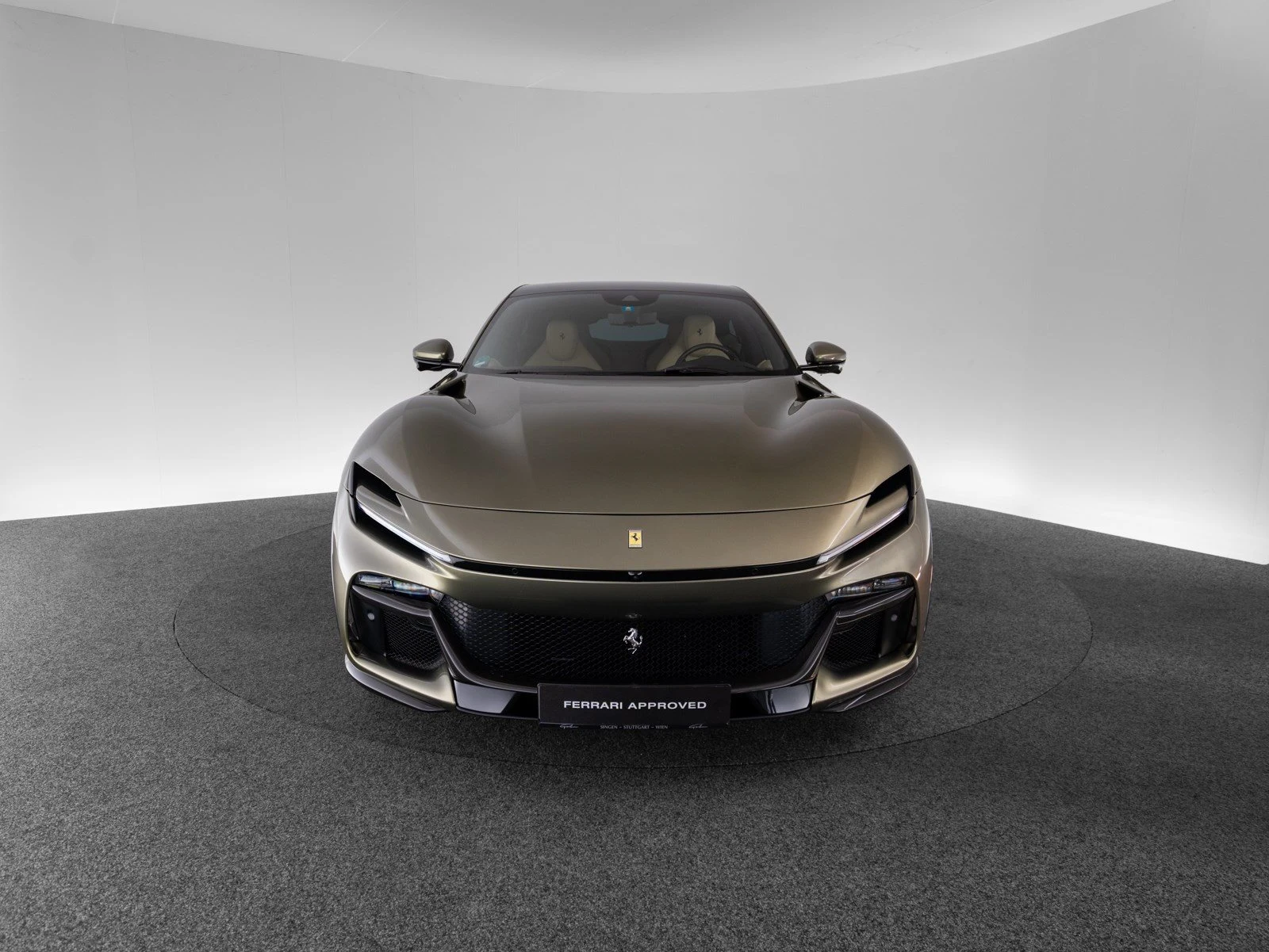 Ferrari Purosangue, 2/10