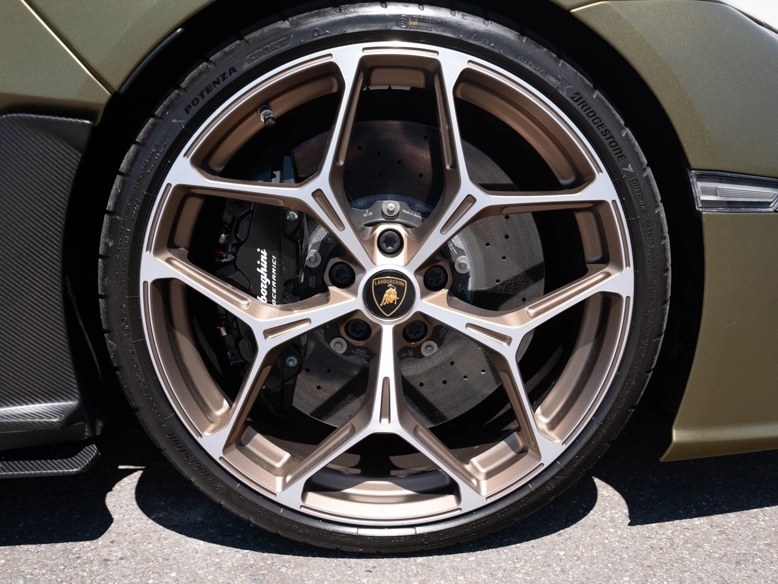 Lamborghini Revuelto, 9/10