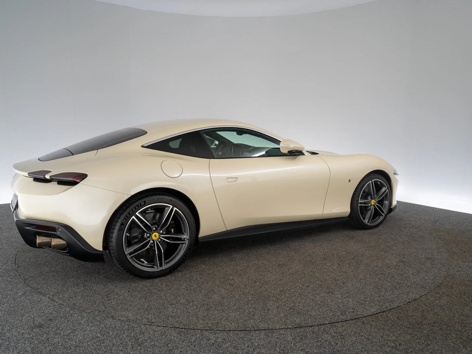 Ferrari Roma, 6/10