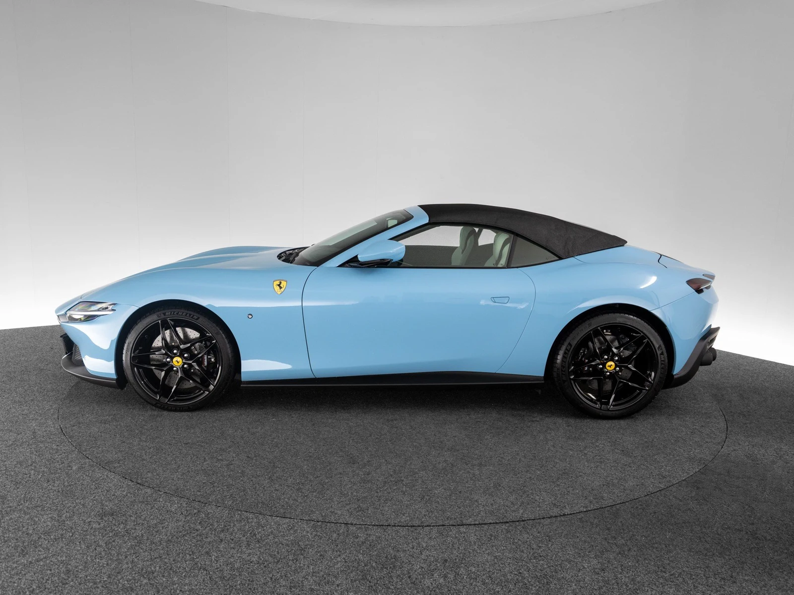 Ferrari Roma Spider, 2/10