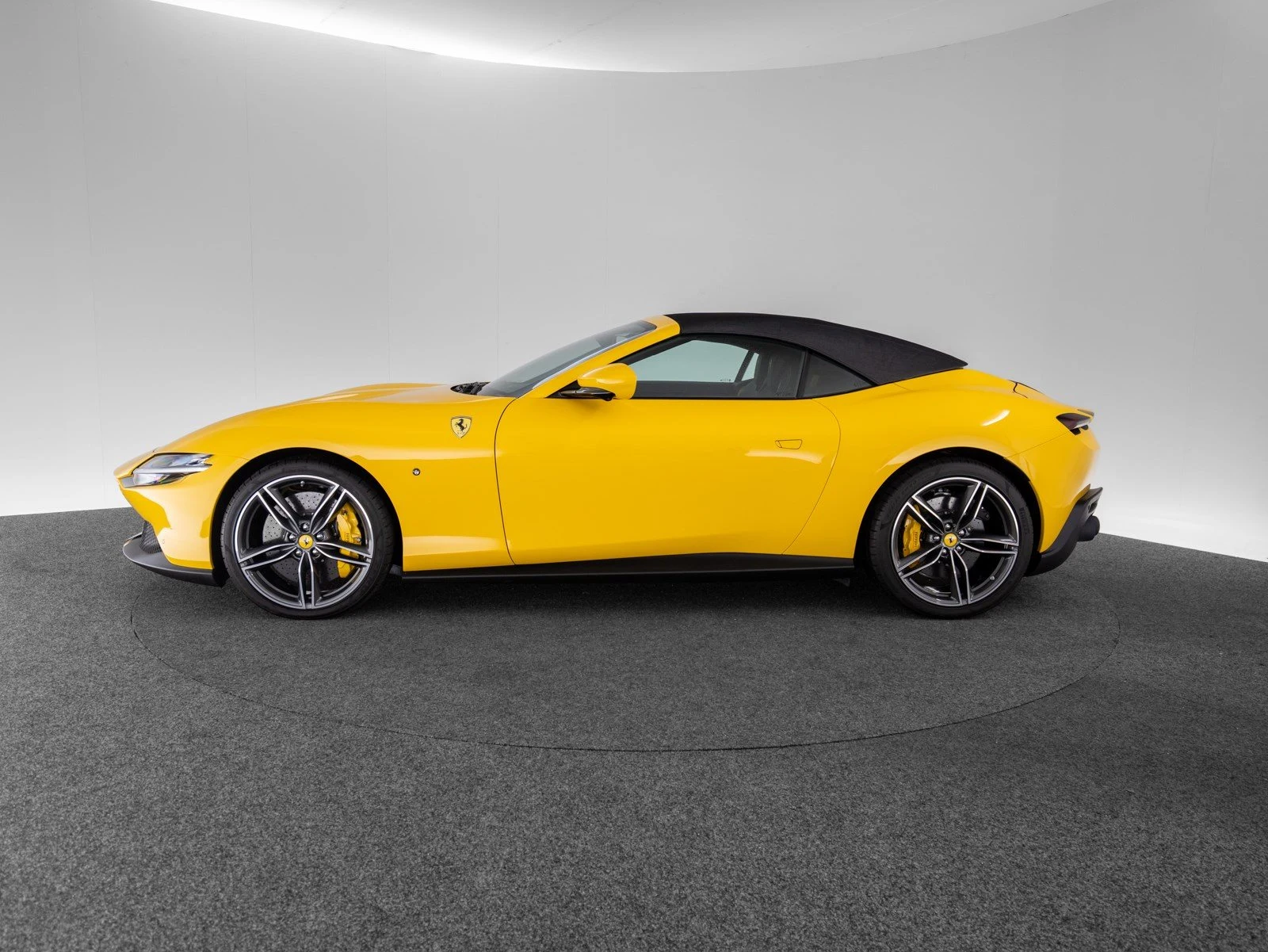 Ferrari Roma Spider, 2/10