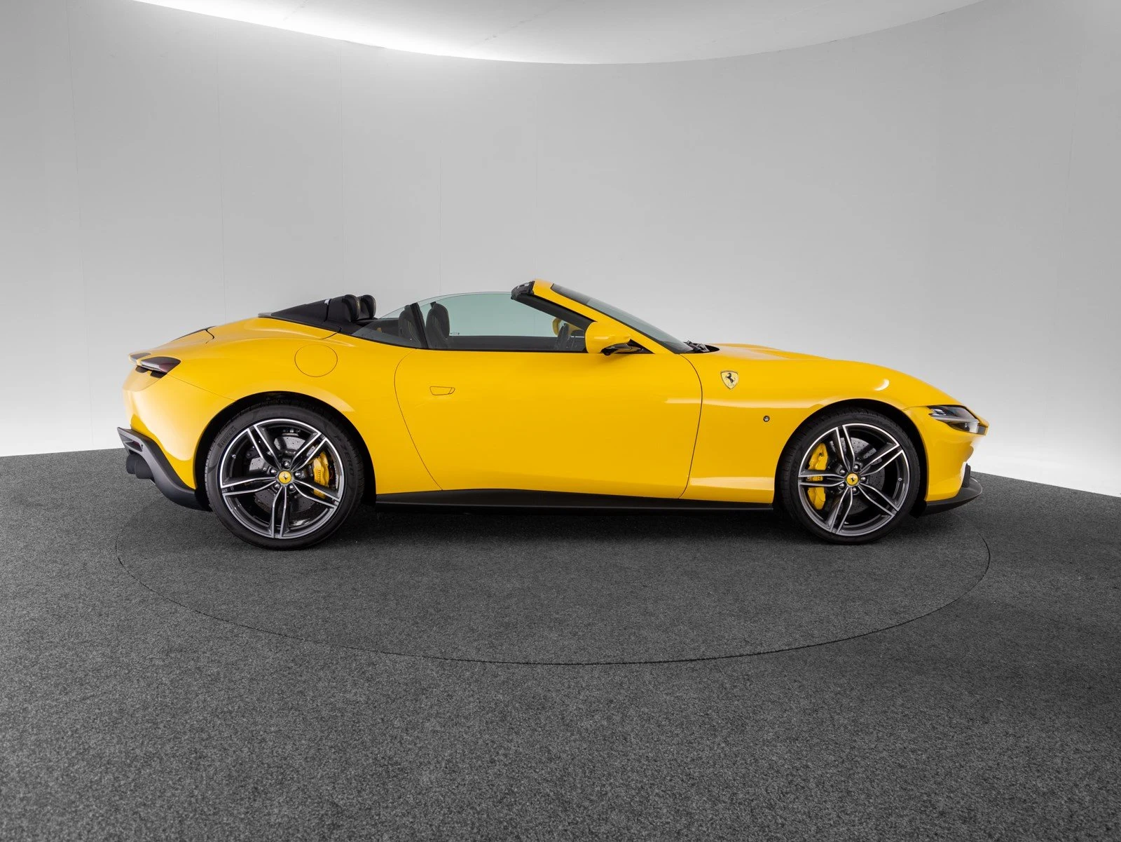 Ferrari Roma Spider, 6/10