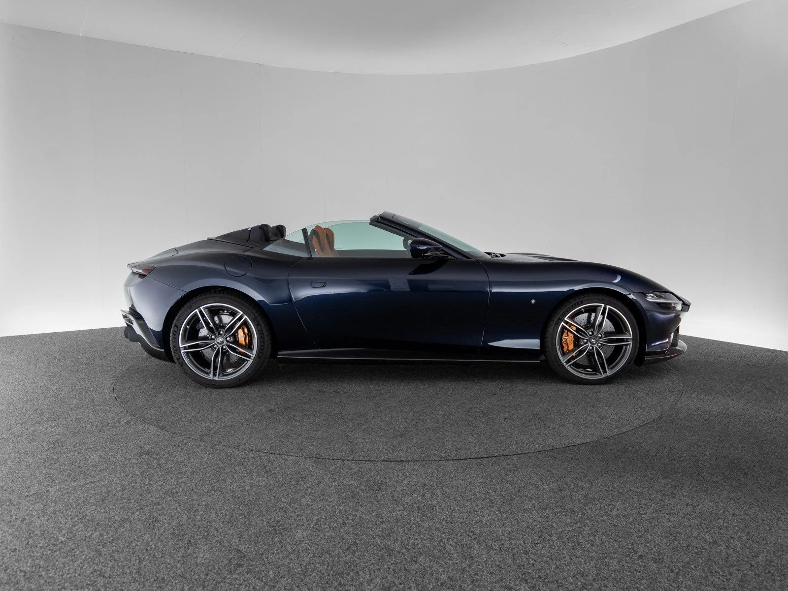 Ferrari Roma Spider, 6/10