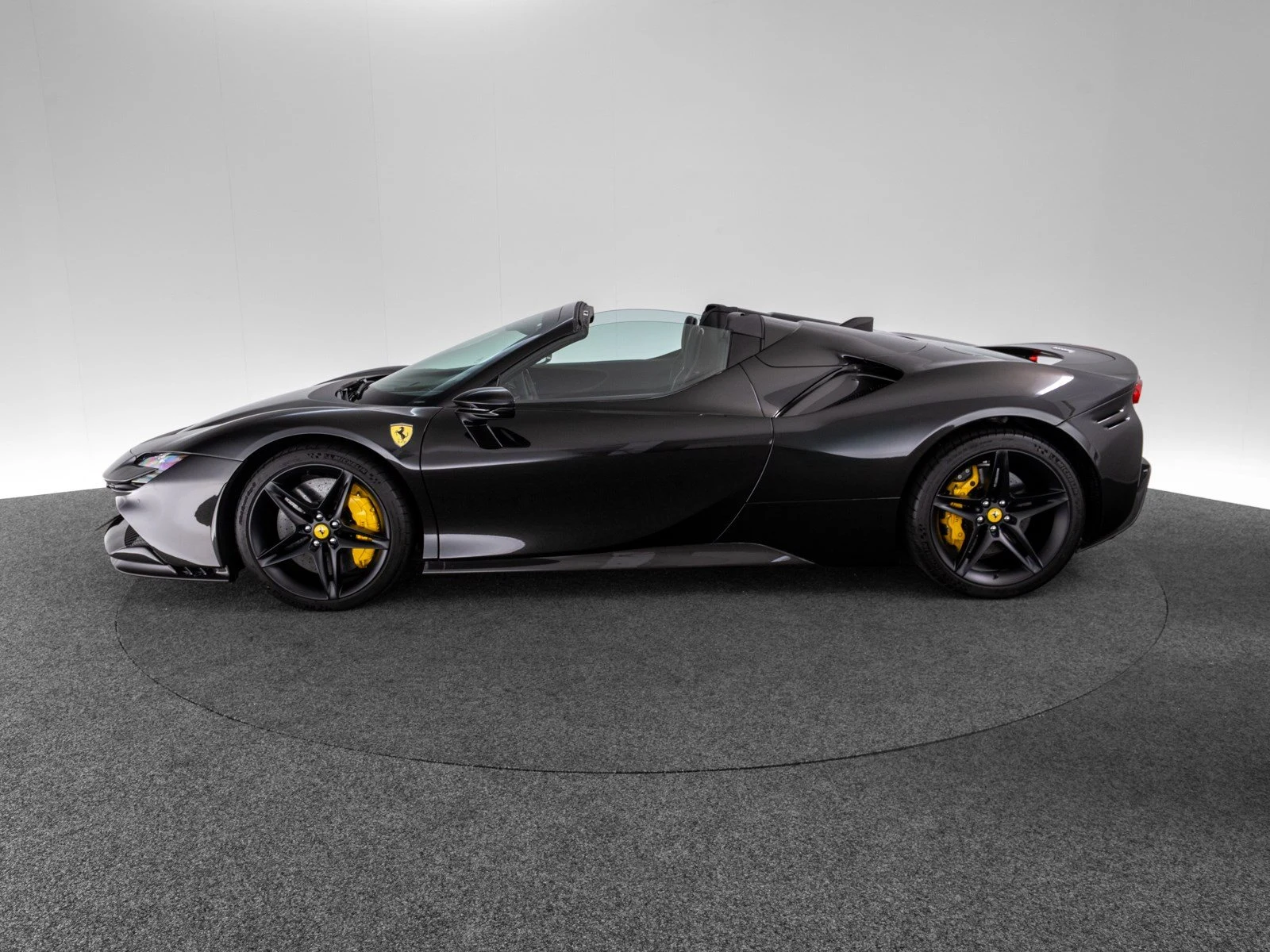 Ferrari SF90 Spider, 2/10