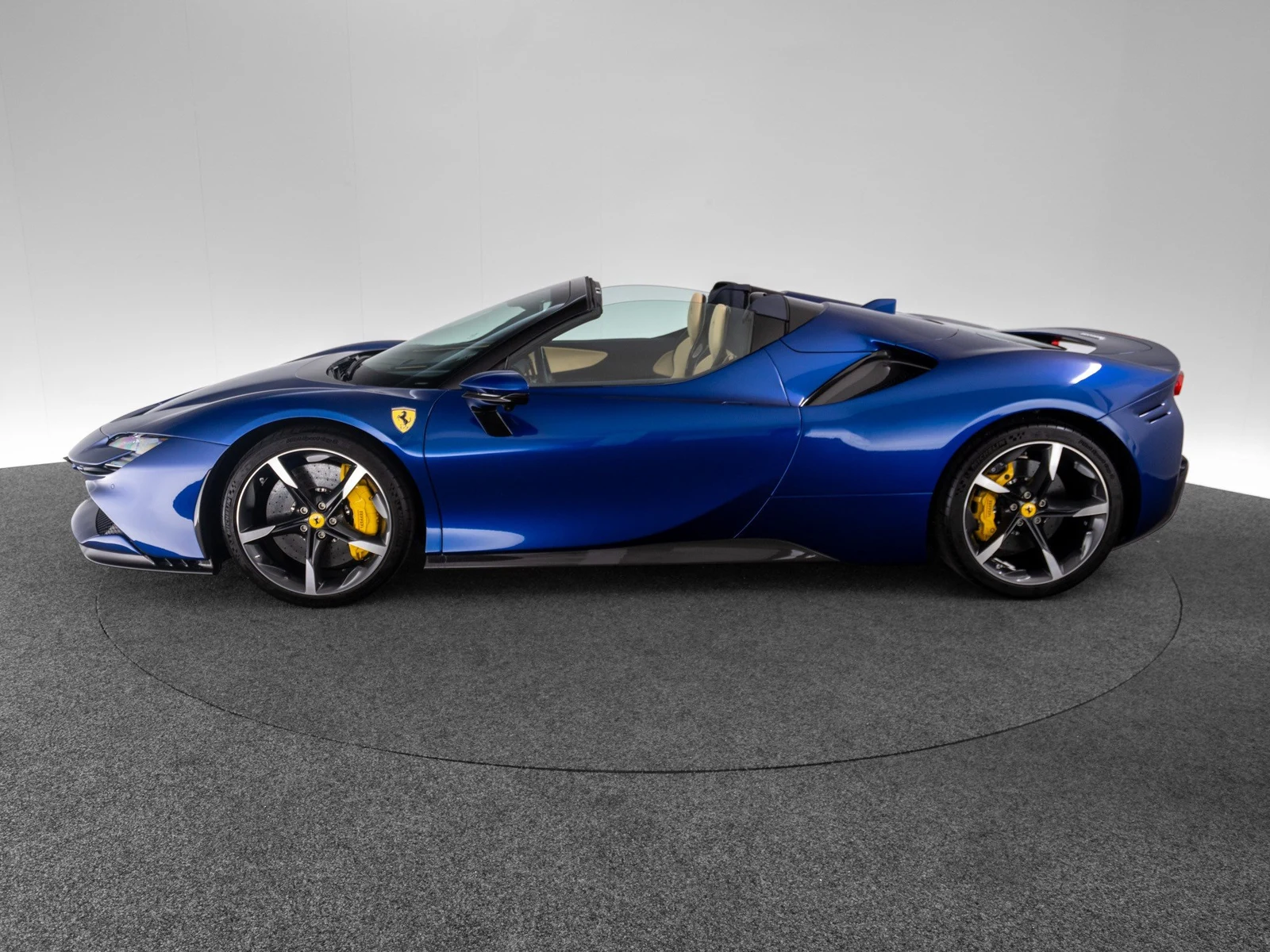 Ferrari SF90 Spider, 4/10