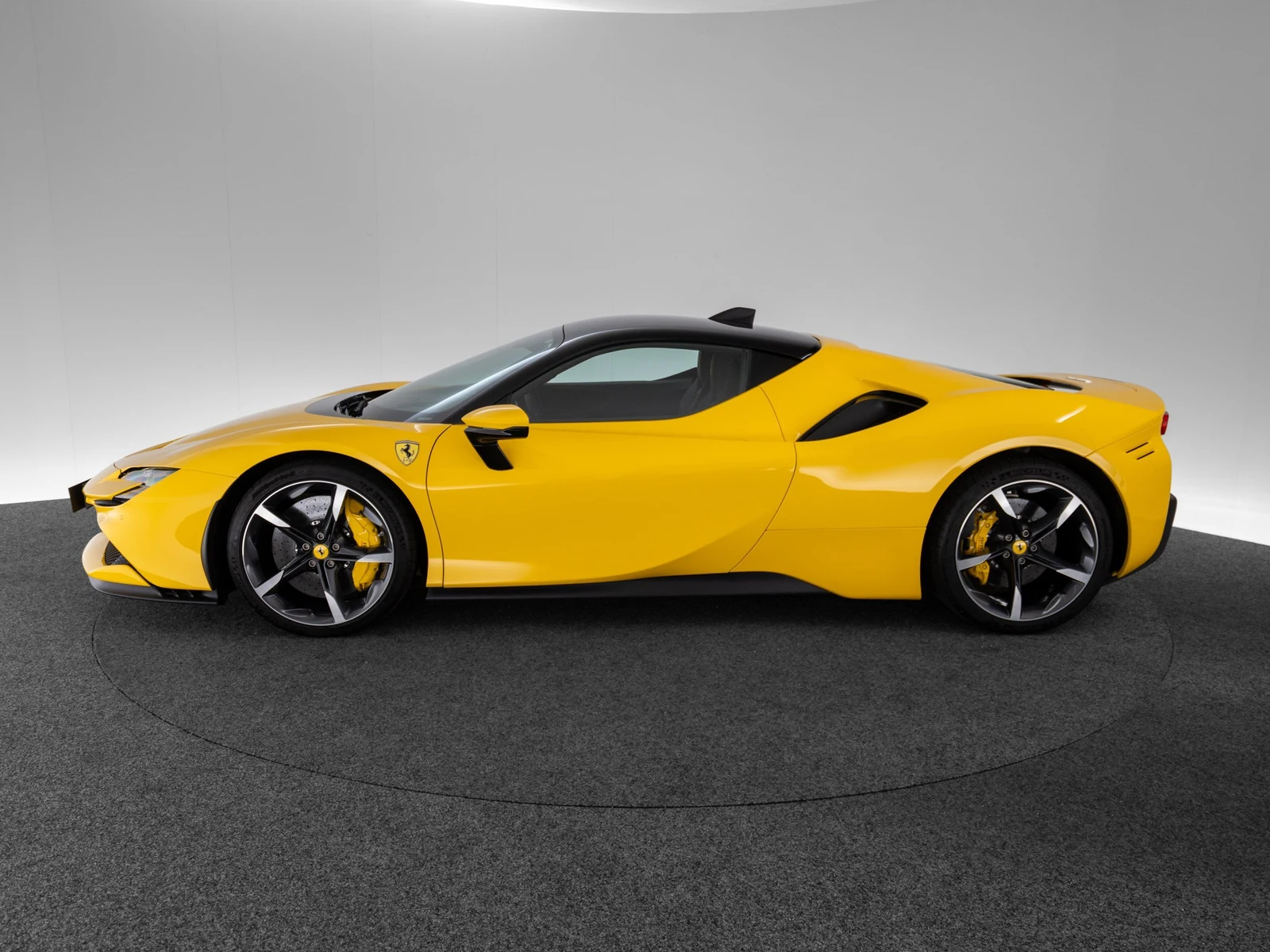 Ferrari SF90 Stradale, 4/10