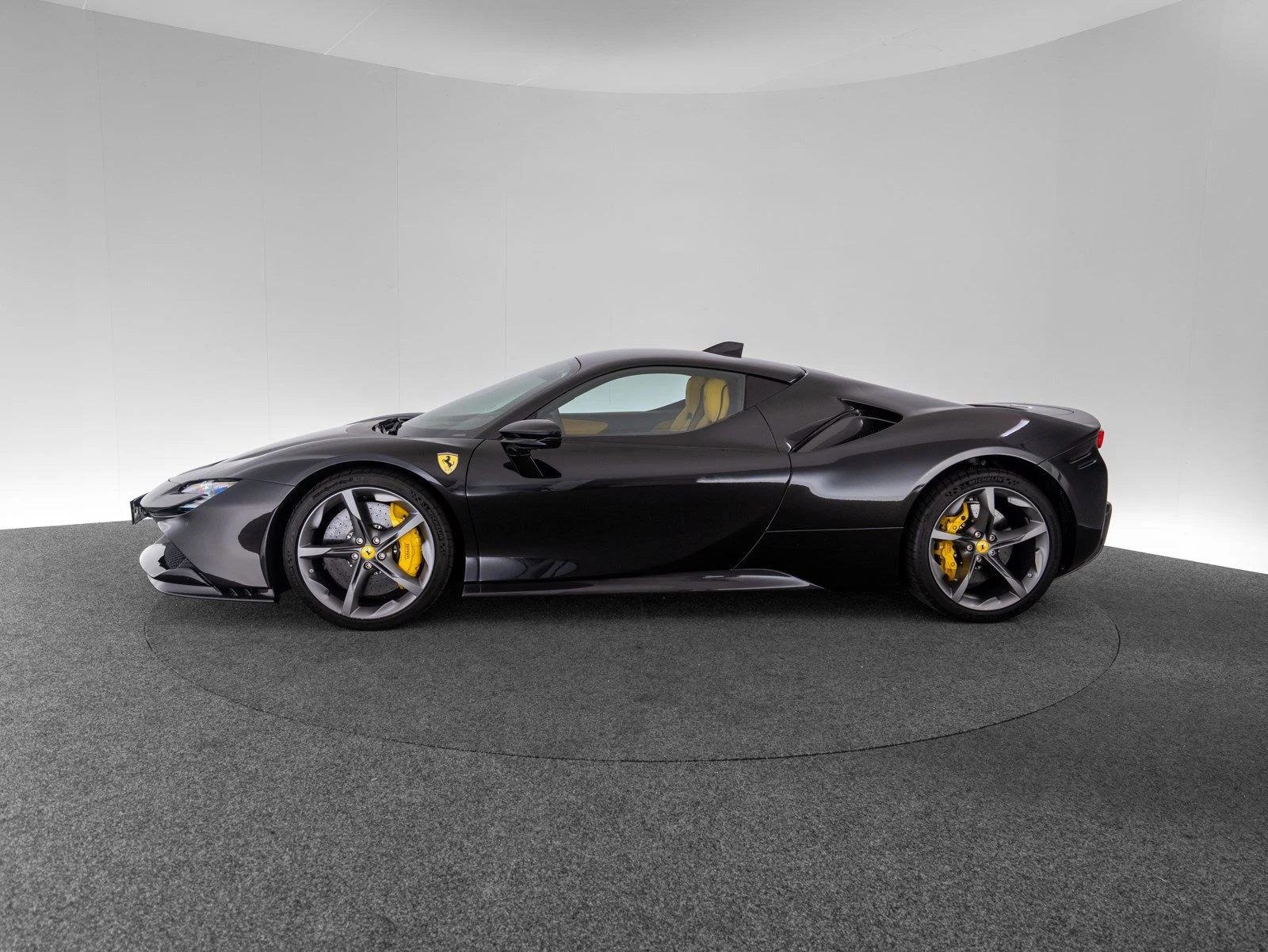 Ferrari SF90 Stradale, 8/10