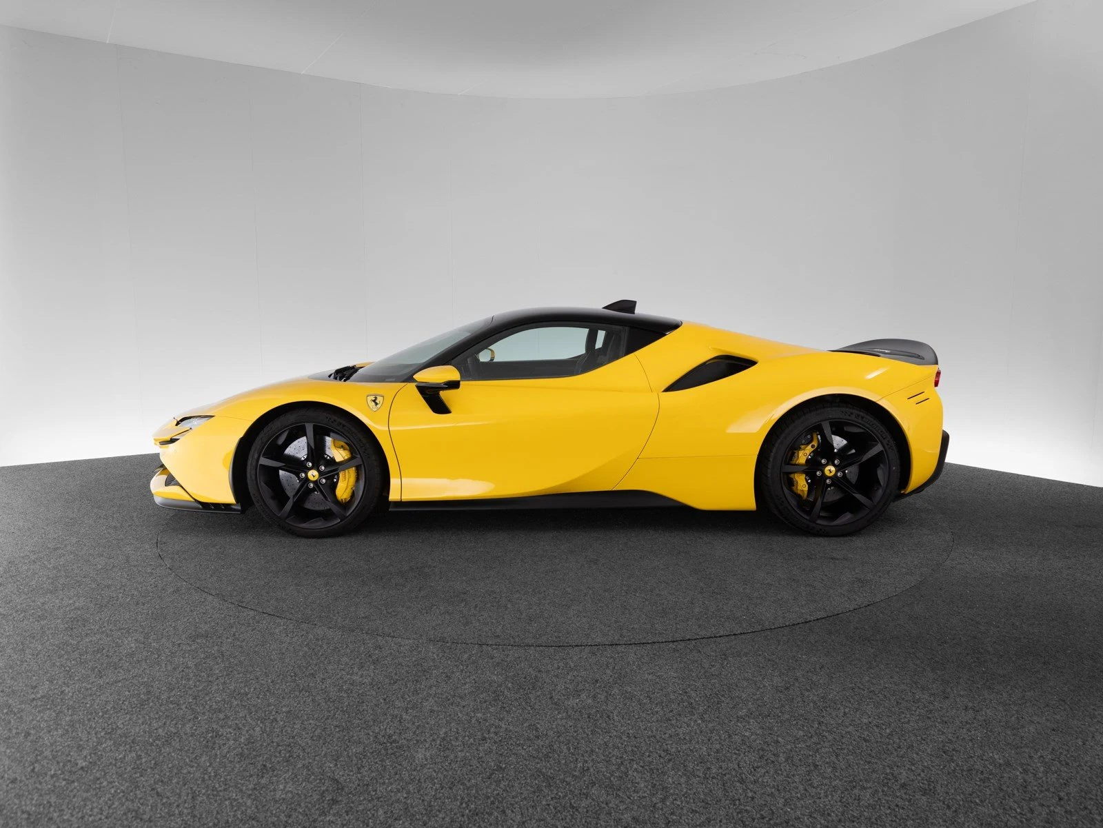 Ferrari SF90 Stradale, 8/10
