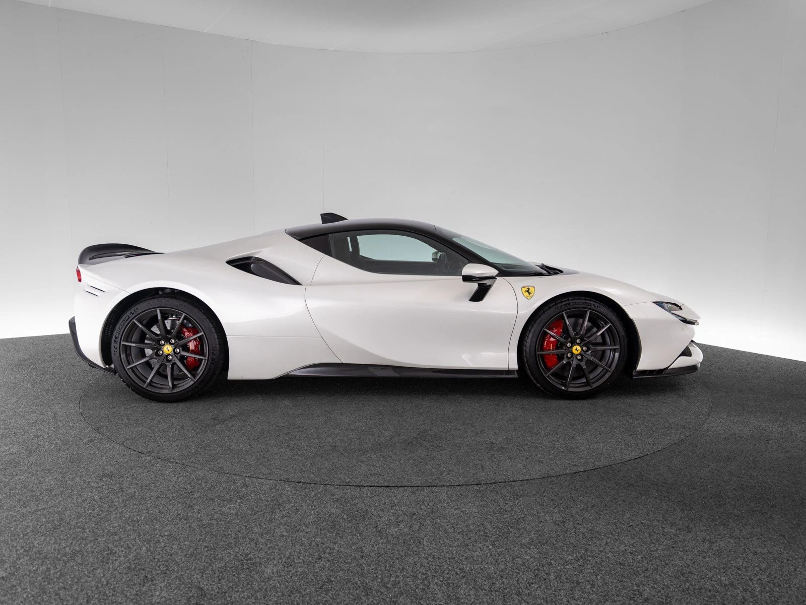 Ferrari SF90 Stradale Assetto Fiorano, 4/10