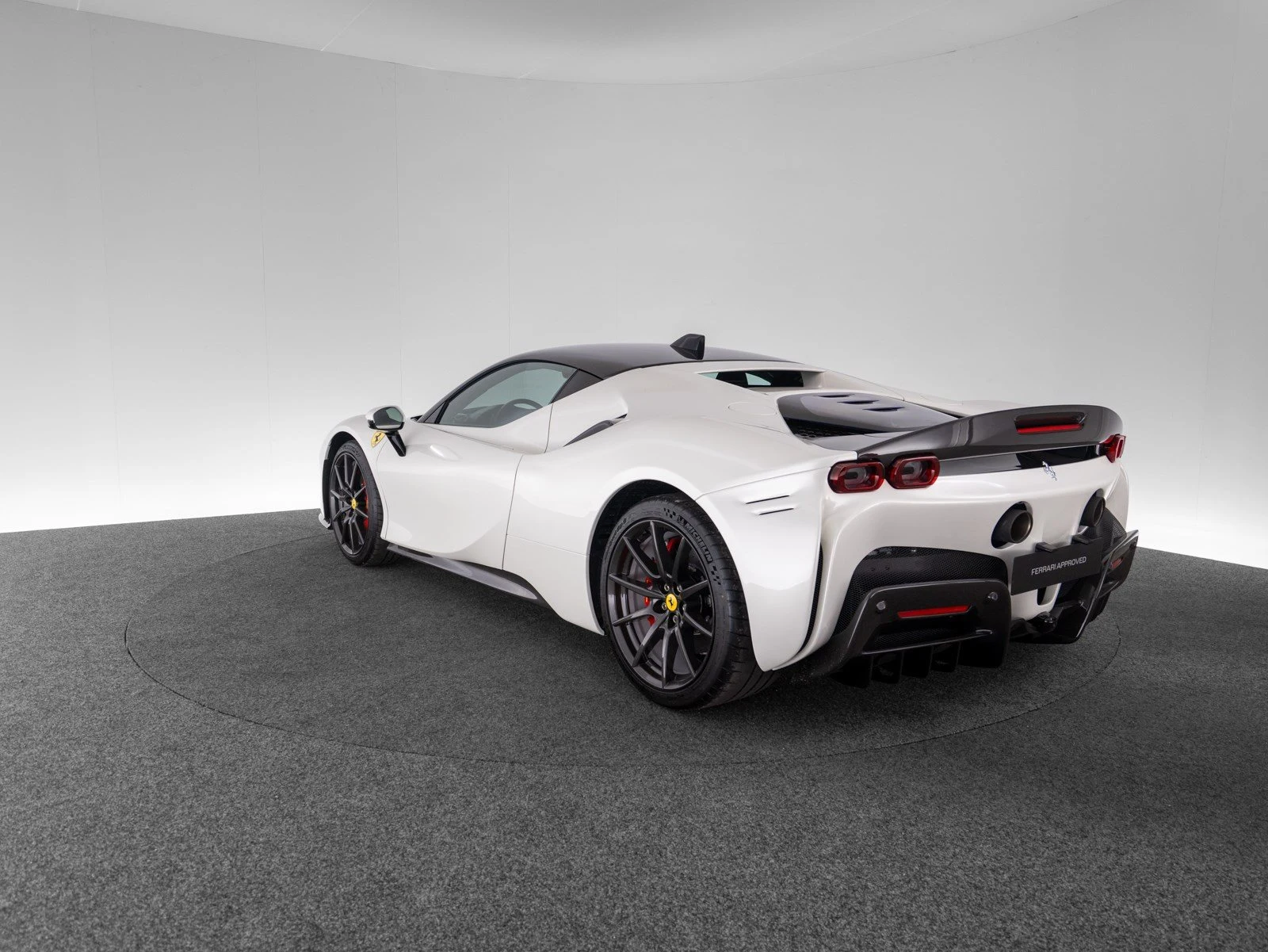 Ferrari SF90 Stradale Assetto Fiorano, 7/10