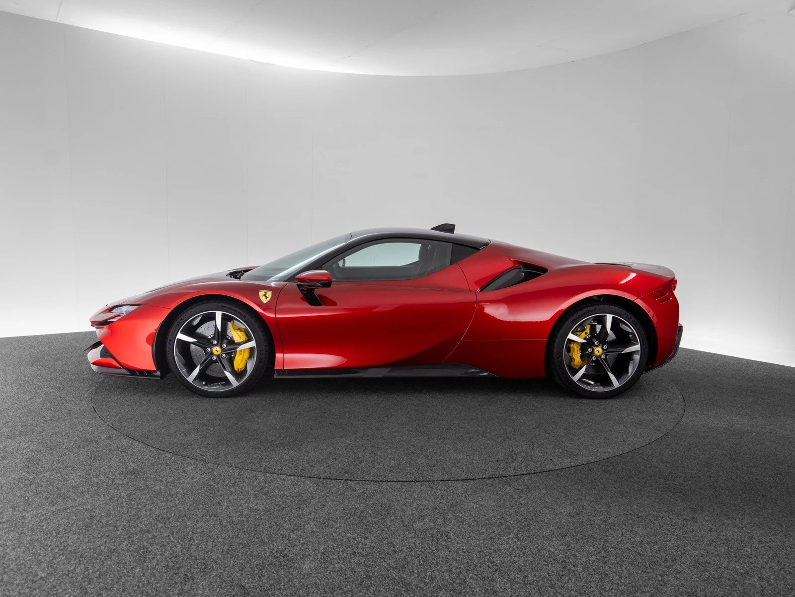 Ferrari SF90 Stradale, 8/10