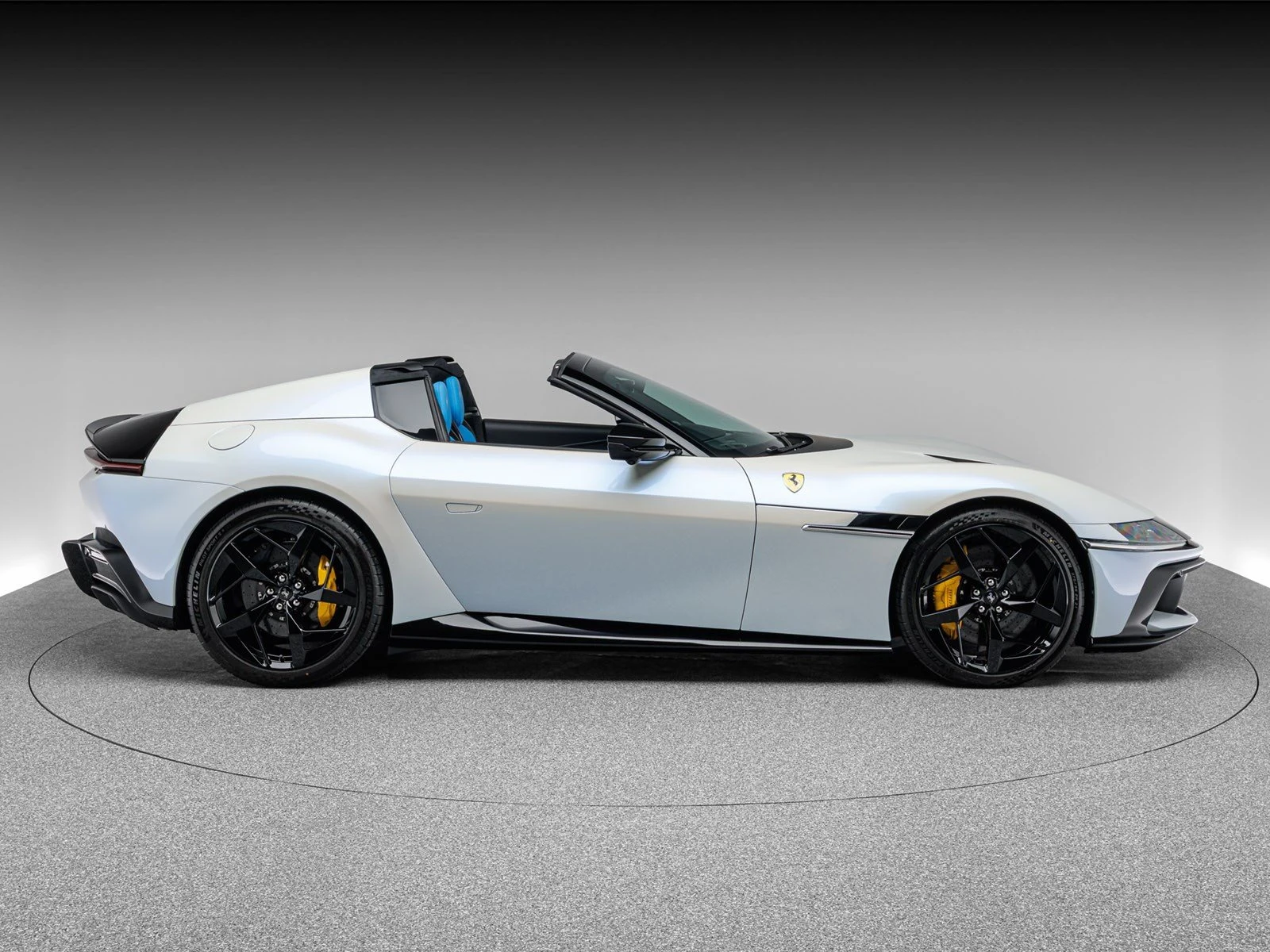 Ferrari 12Cilindri Spider, 8/10