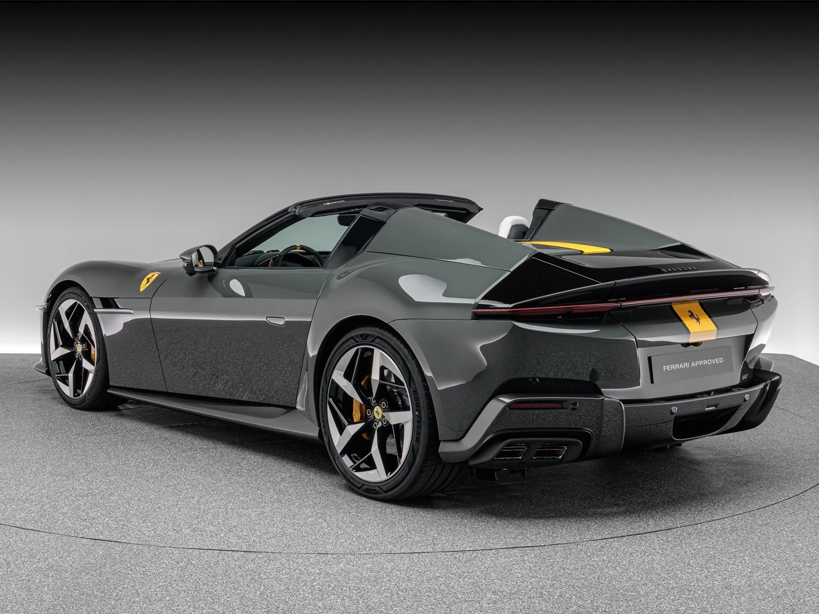 Ferrari 12Cilindri Spider, 3/10