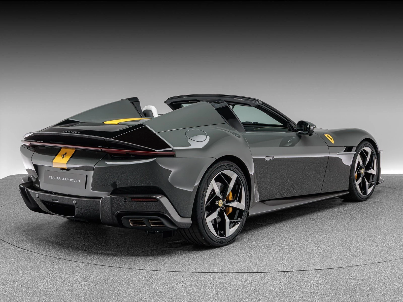 Ferrari 12Cilindri Spider, 7/10