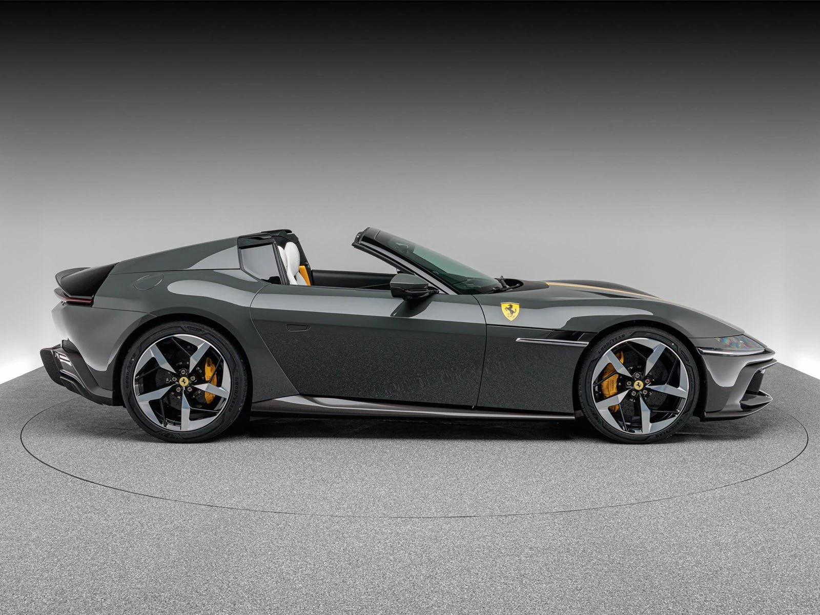 Ferrari 12Cilindri Spider, 8/10