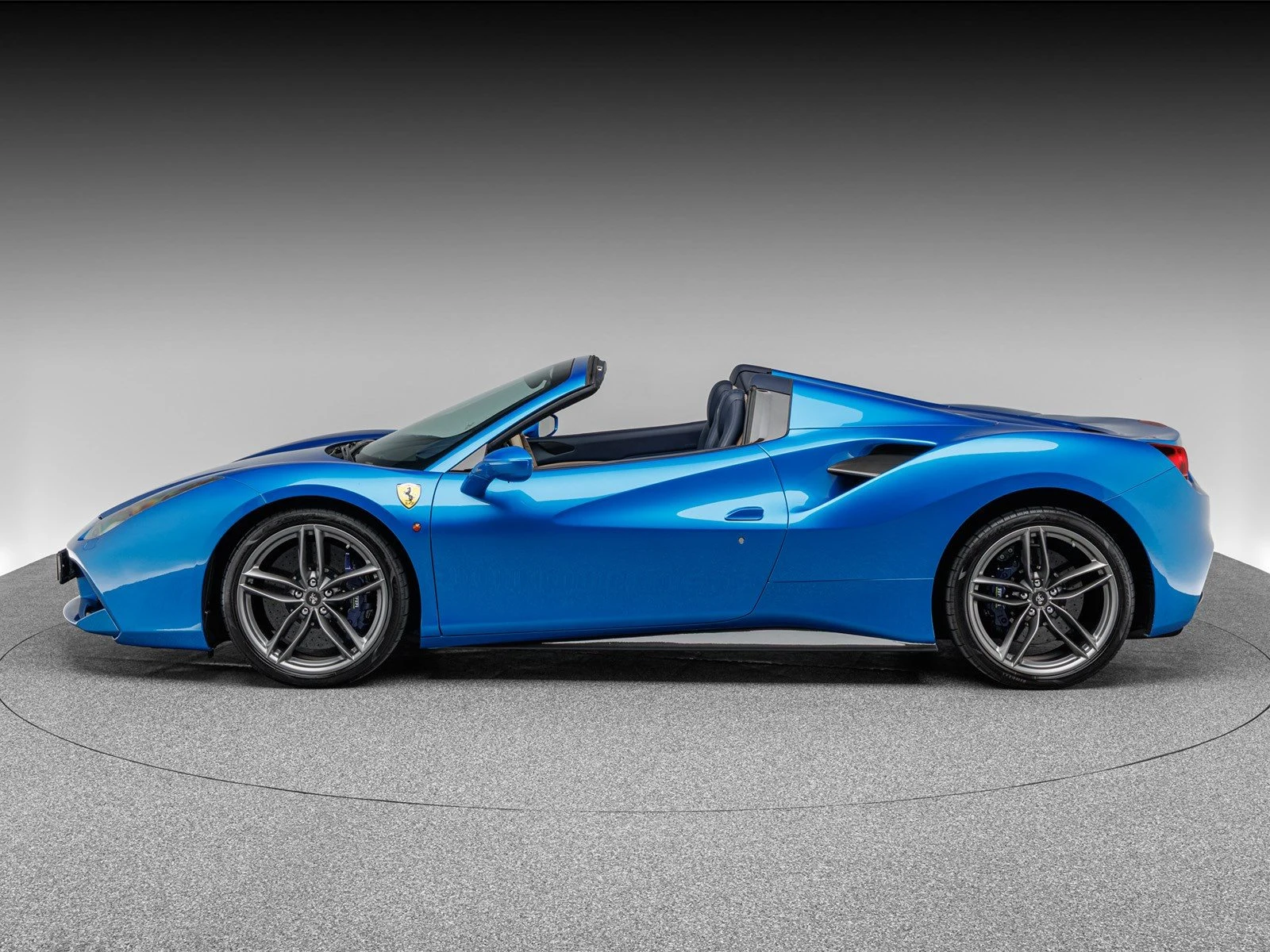 Ferrari 488 Spider, 2/10