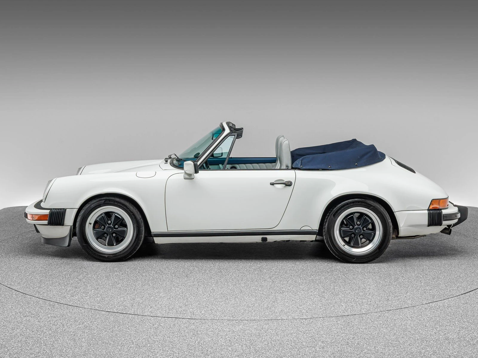 Porsche 911 Carrera Cabriolet, 2/10