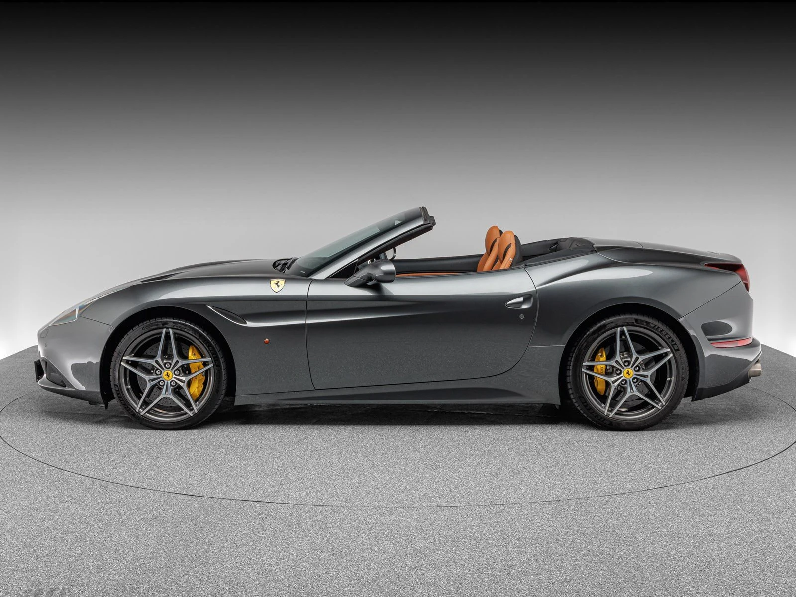 Ferrari California T, 2/10