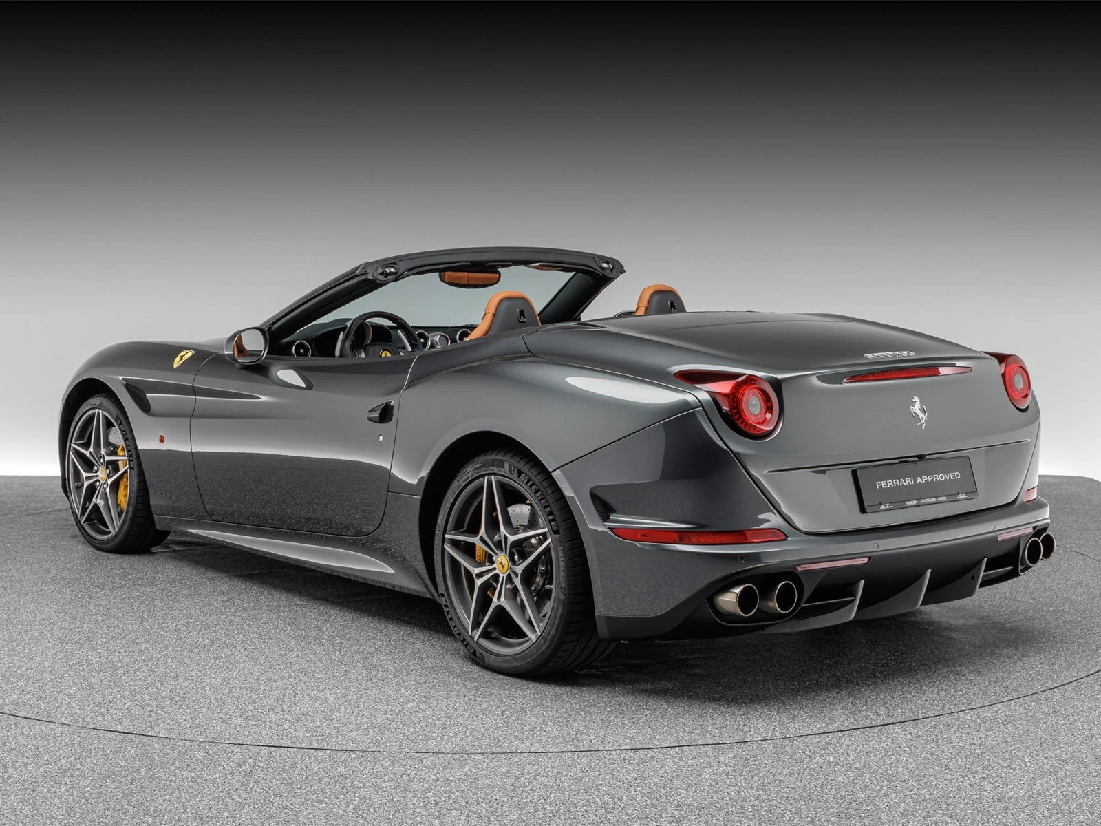 Ferrari California T, 3/10