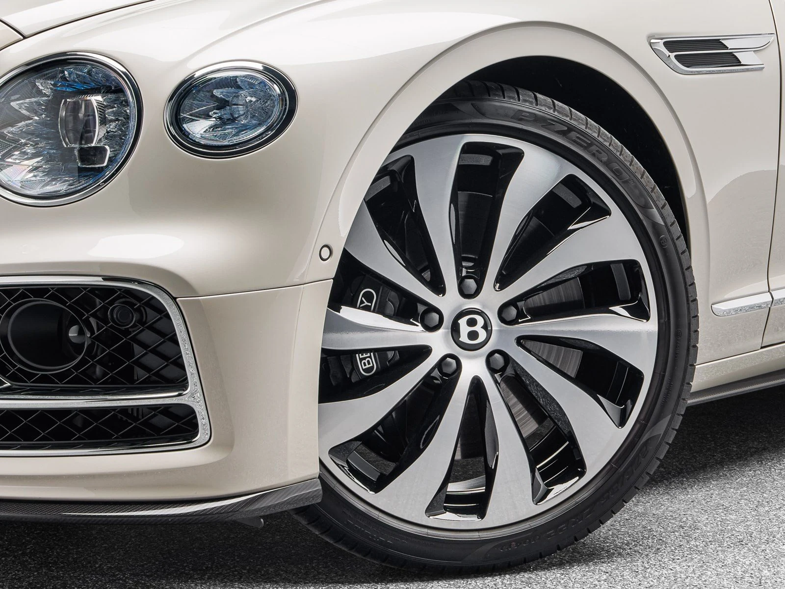 Bentley Flying Spur V8, 8/10