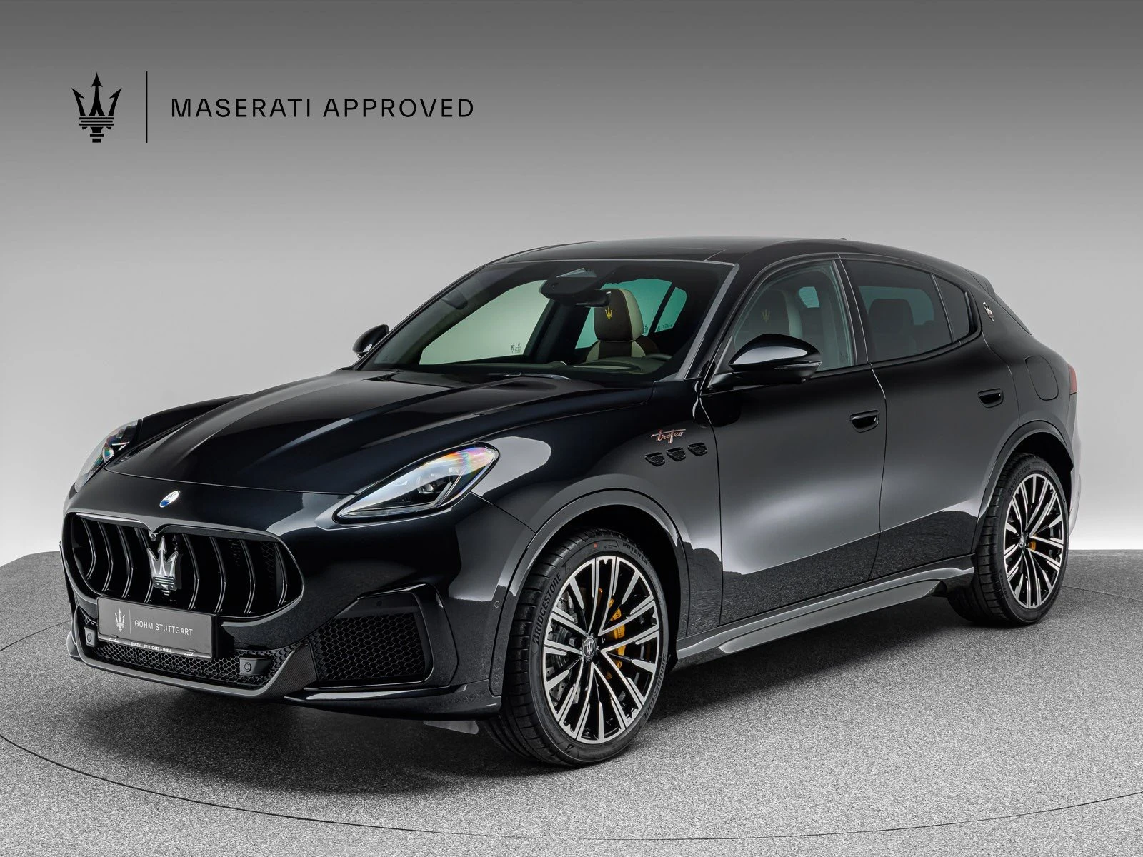 Maserati Grecale Trofeo, full-car front three-quarter view.
