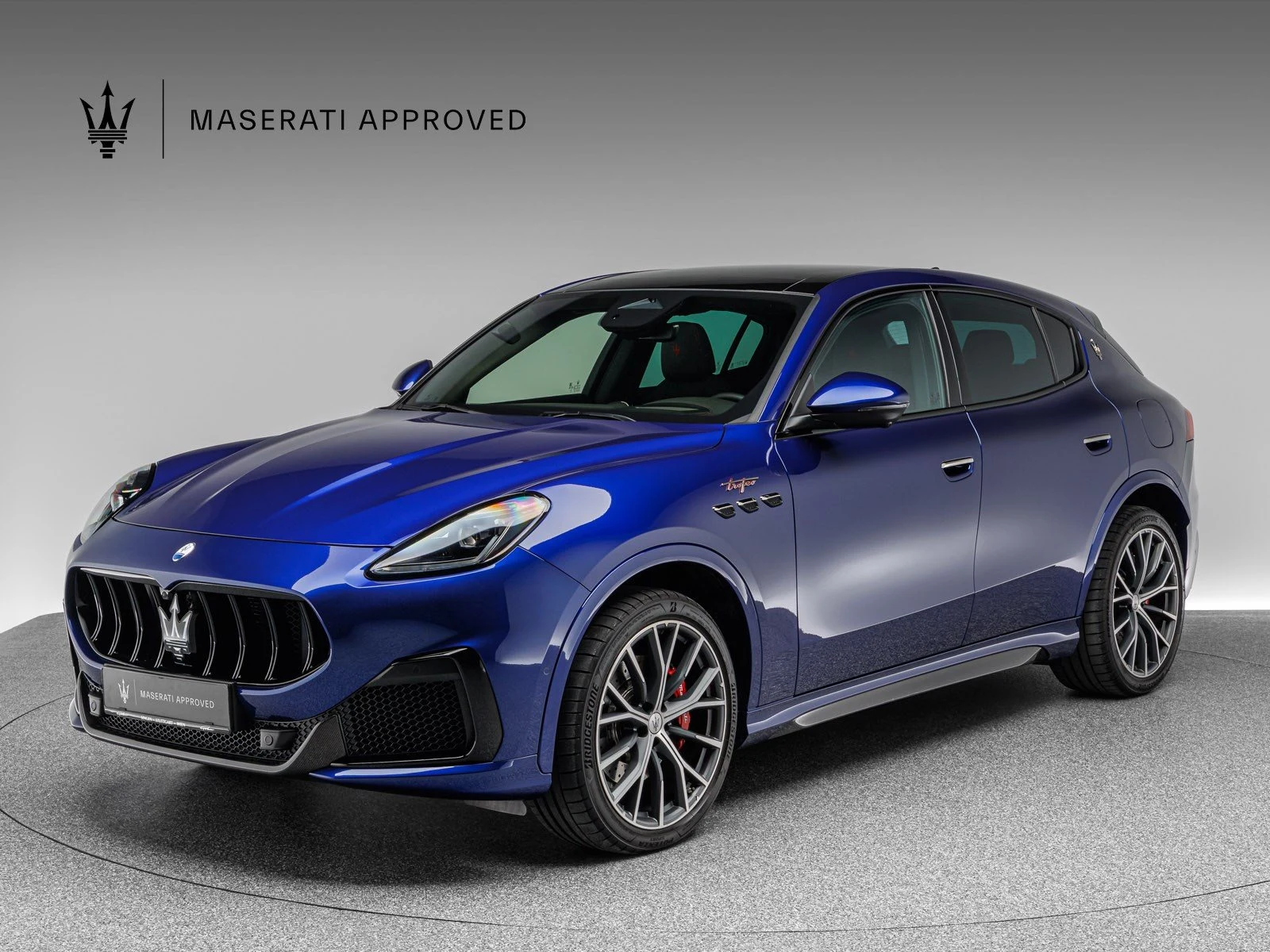 Maserati Grecale Trofeo, full-car front three-quarter view.