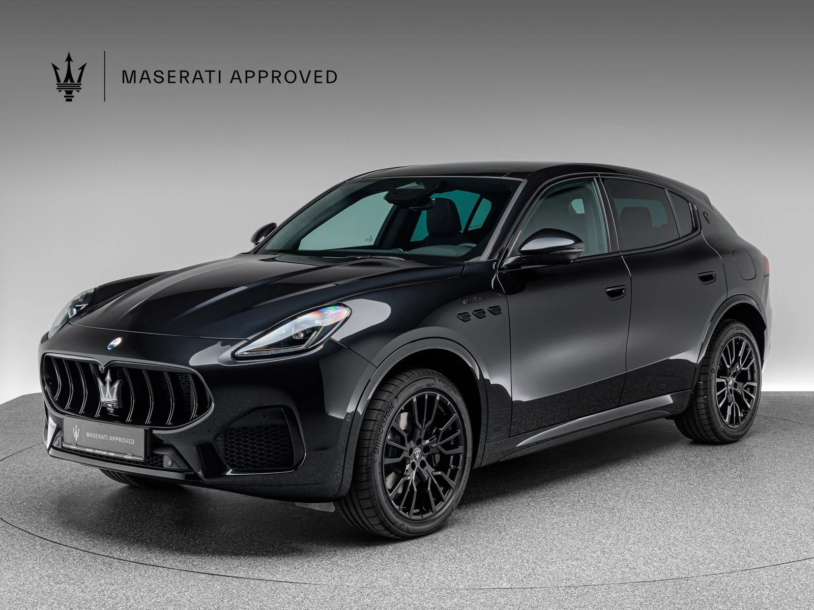 Maserati Grecale Modena, full-car front three-quarter view.