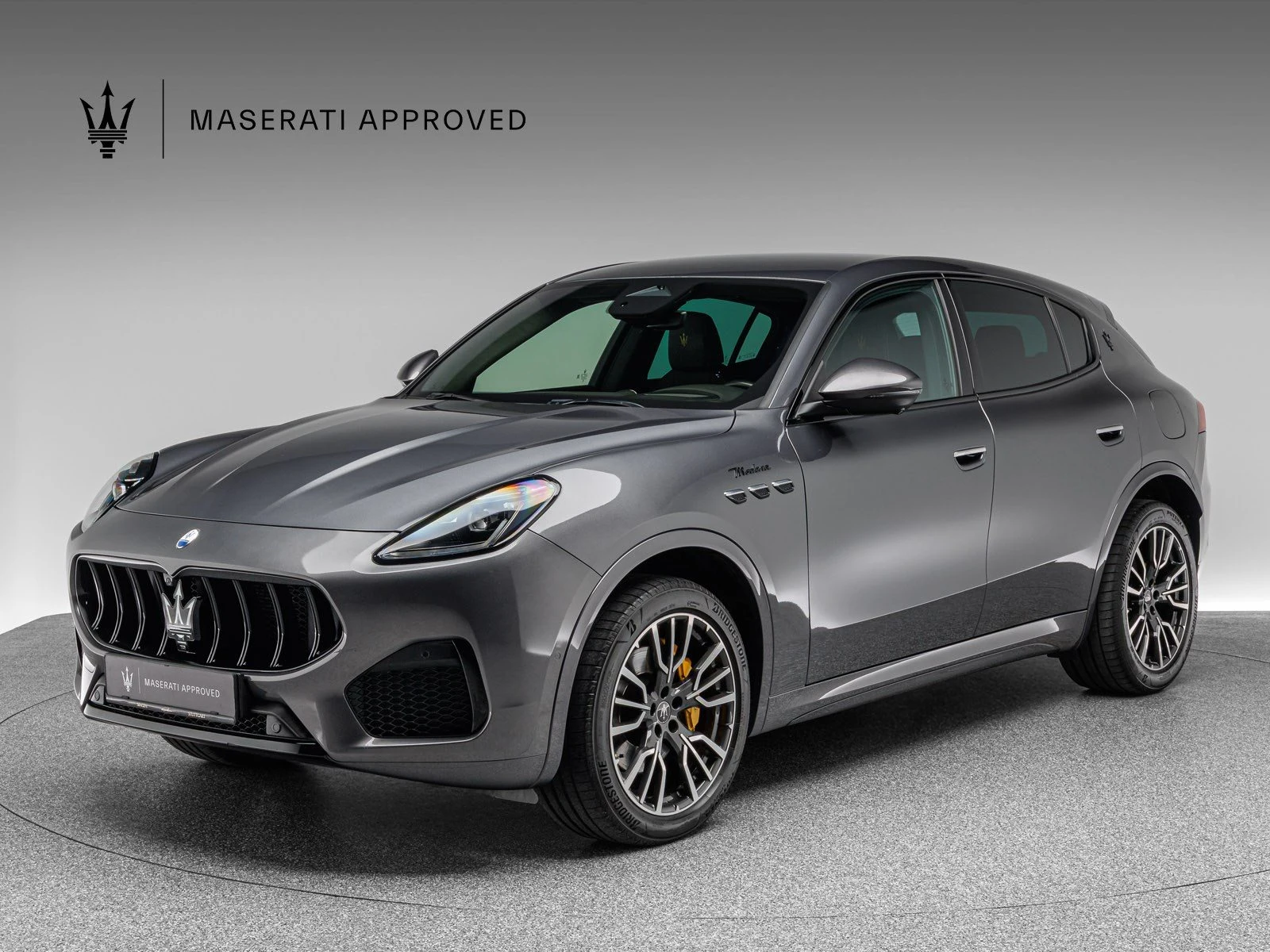 Maserati Grecale Modena, full-car front three-quarter view.