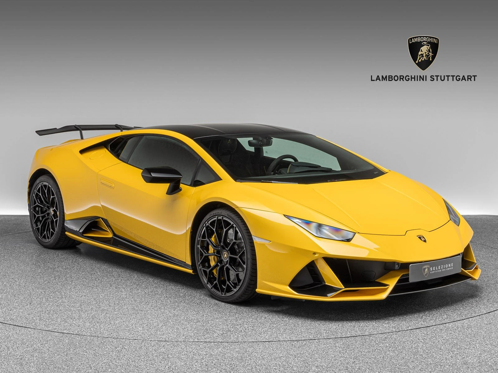 Lamborghini Huracán EVO, full-car front three-quarter view.