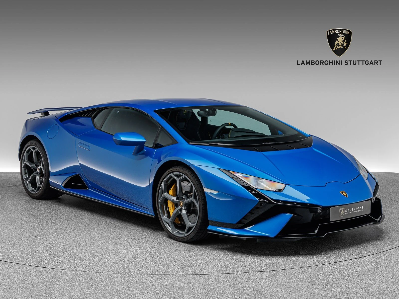 Lamborghini Huracán Tecnica, full-car front three-quarter view.
