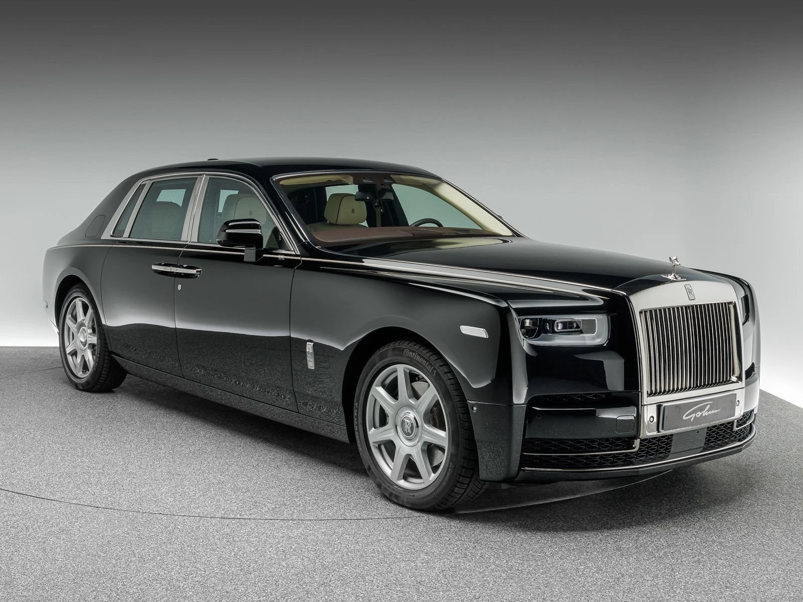 Rolls-Royce Phantom, full-car front three-quarter view.