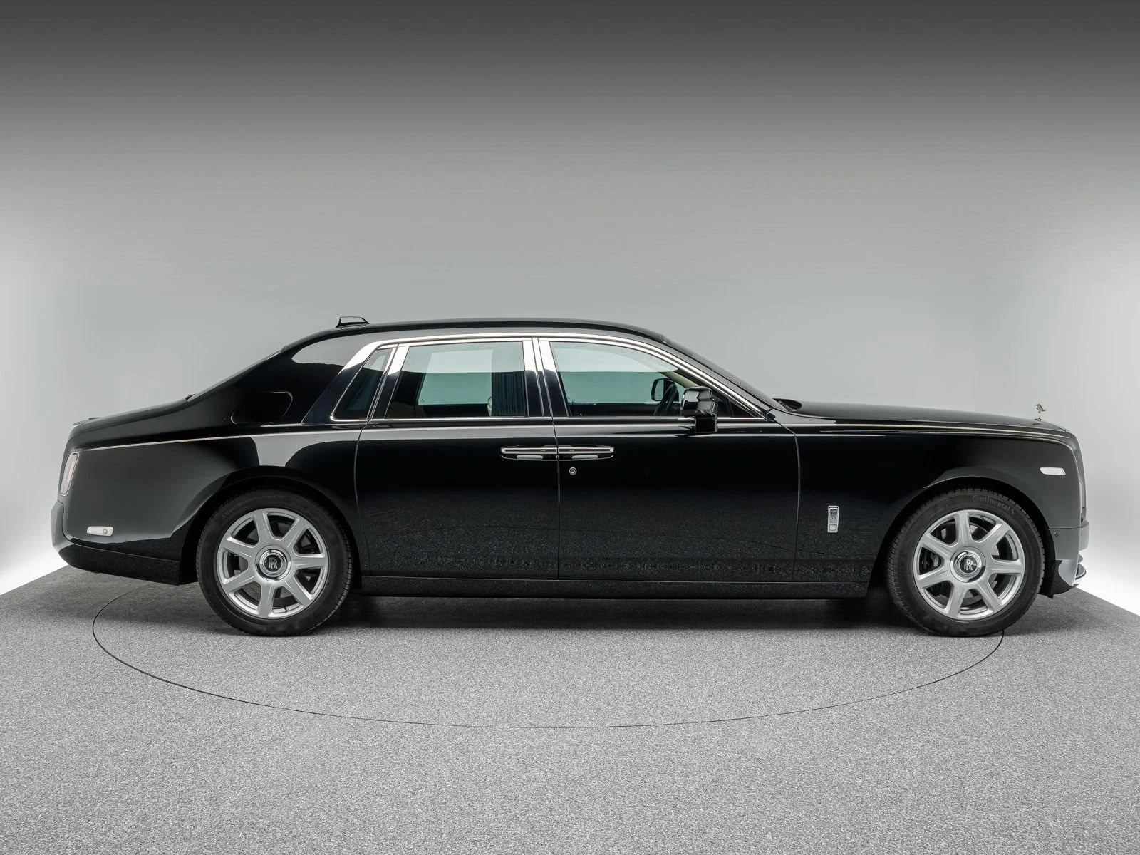Rolls-Royce Phantom, 2/10