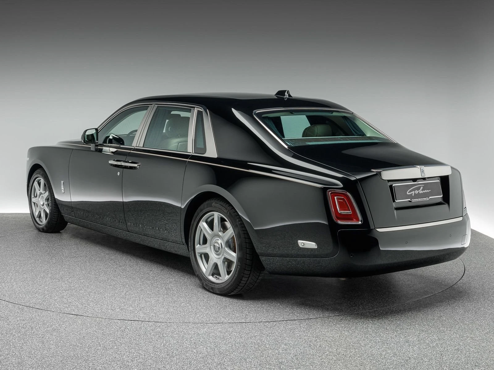 Rolls-Royce Phantom, 4/10