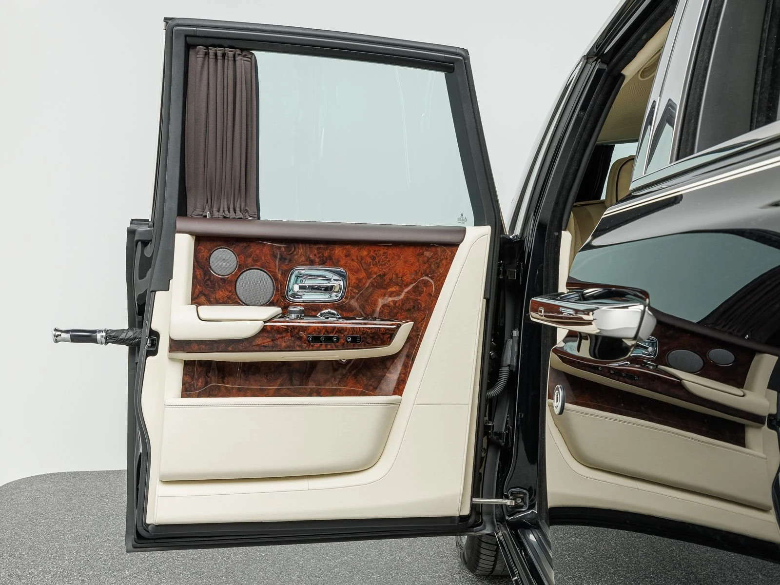 Rolls-Royce Phantom, 8/10