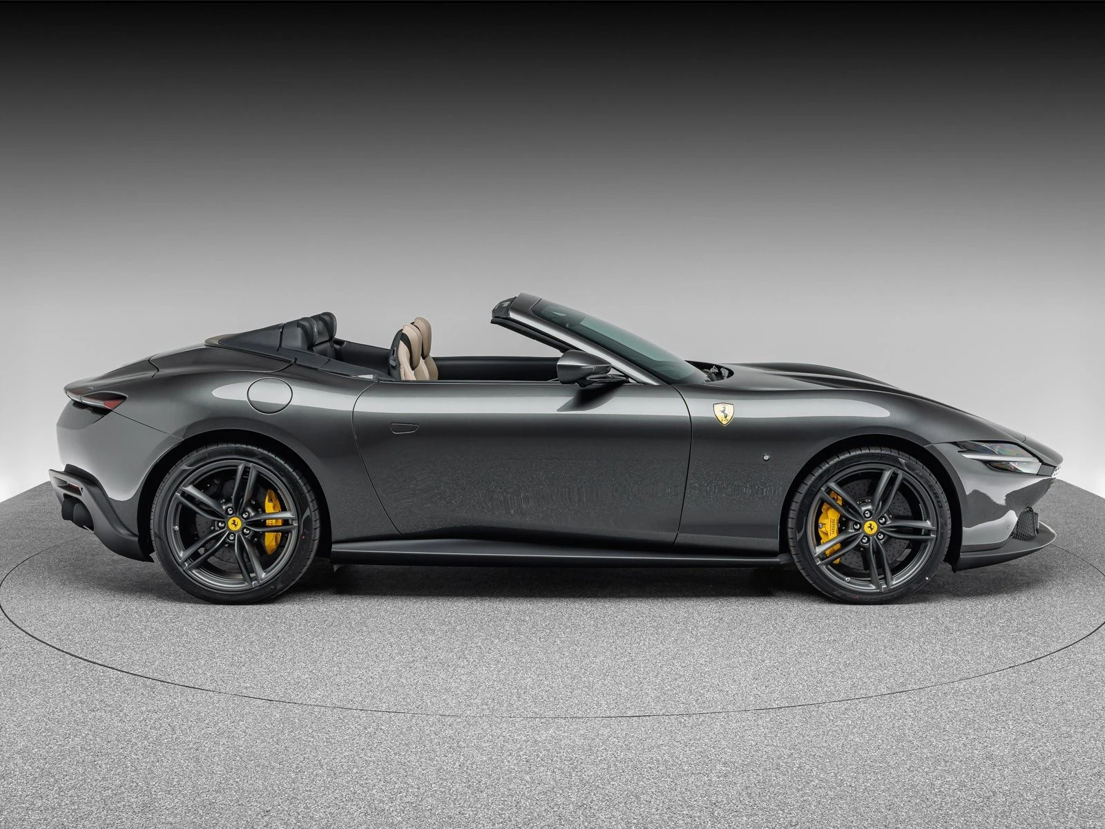 Ferrari Roma Spider, 7/10