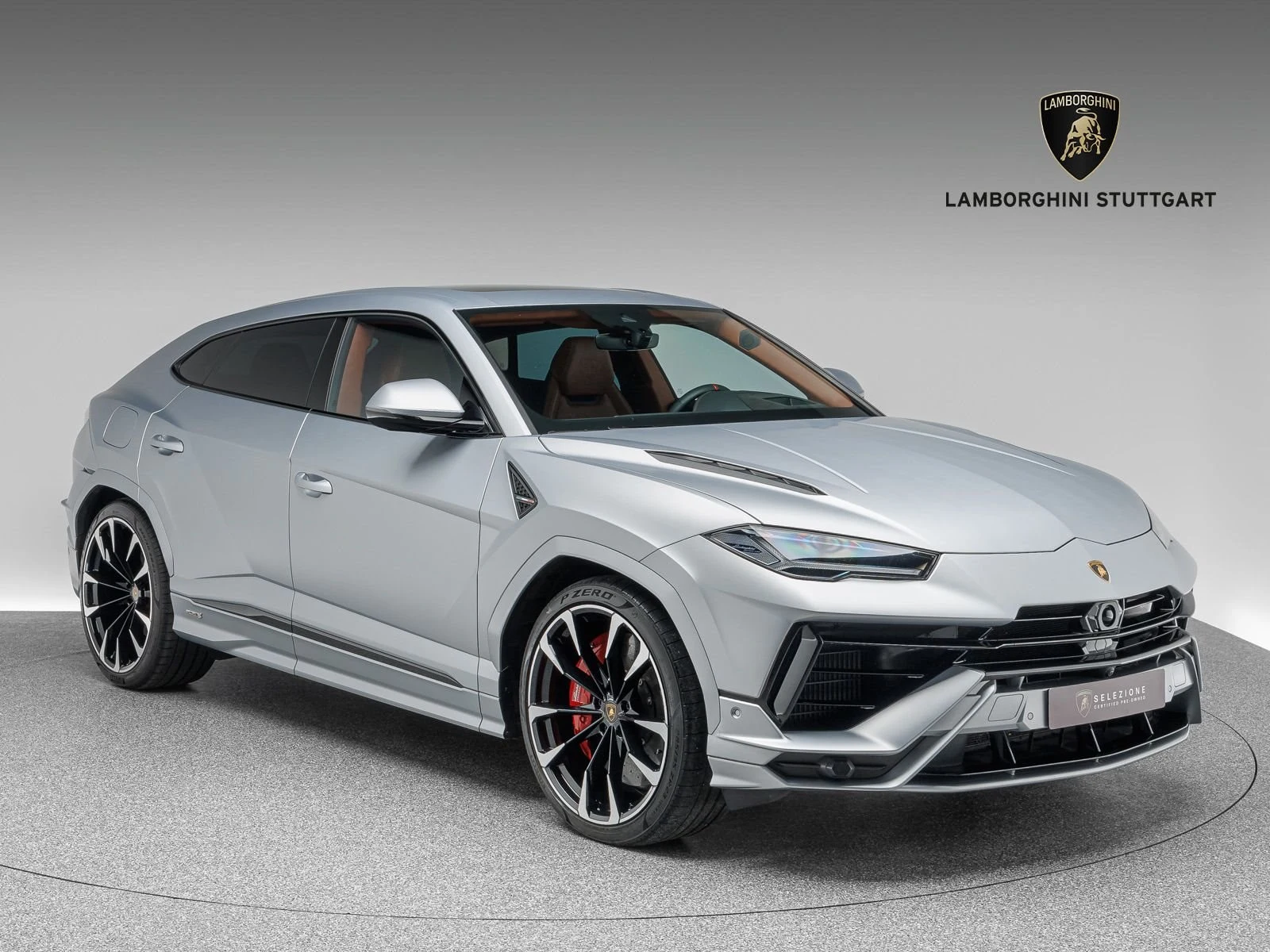 Lamborghini Urus S, full-car front three-quarter view.