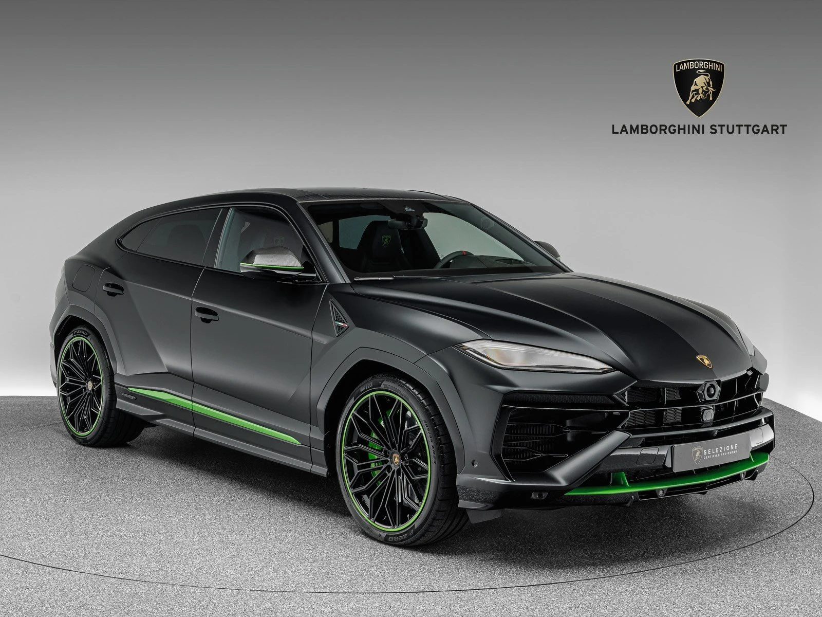 Lamborghini Urus SE, full-car front three-quarter view.