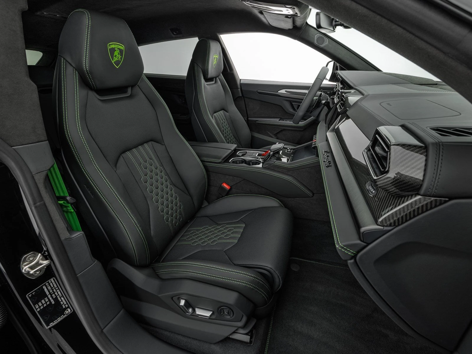 Lamborghini Urus SE, 7/10
