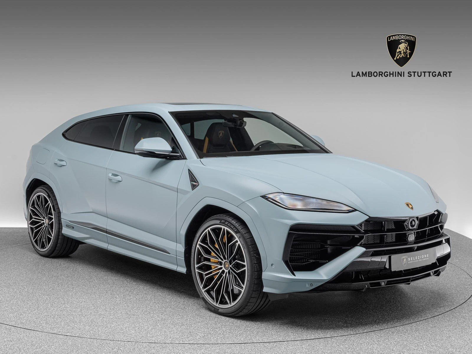 Lamborghini Urus SE, full-car front three-quarter view.