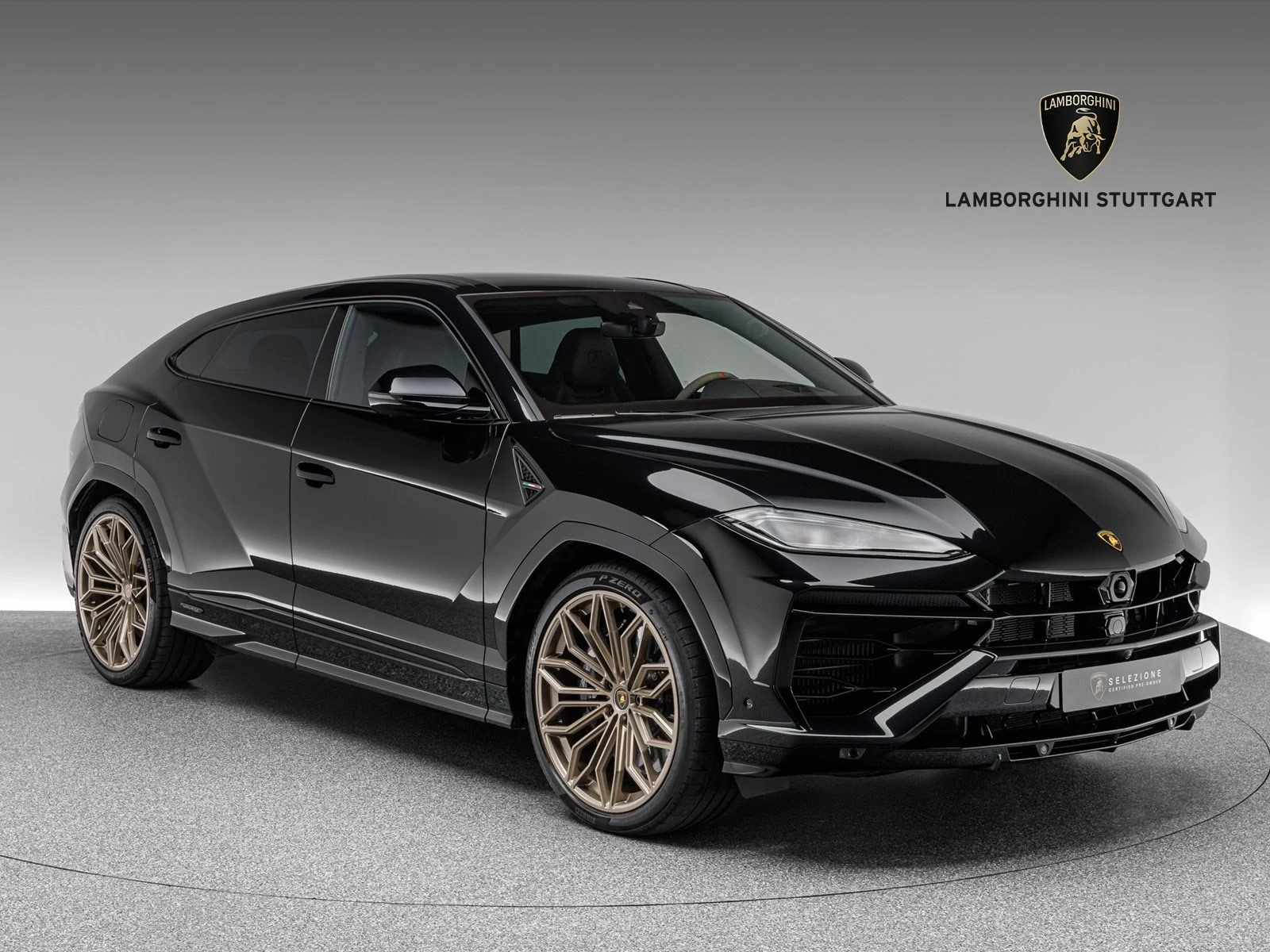 Lamborghini Urus SE, full-car front three-quarter view.