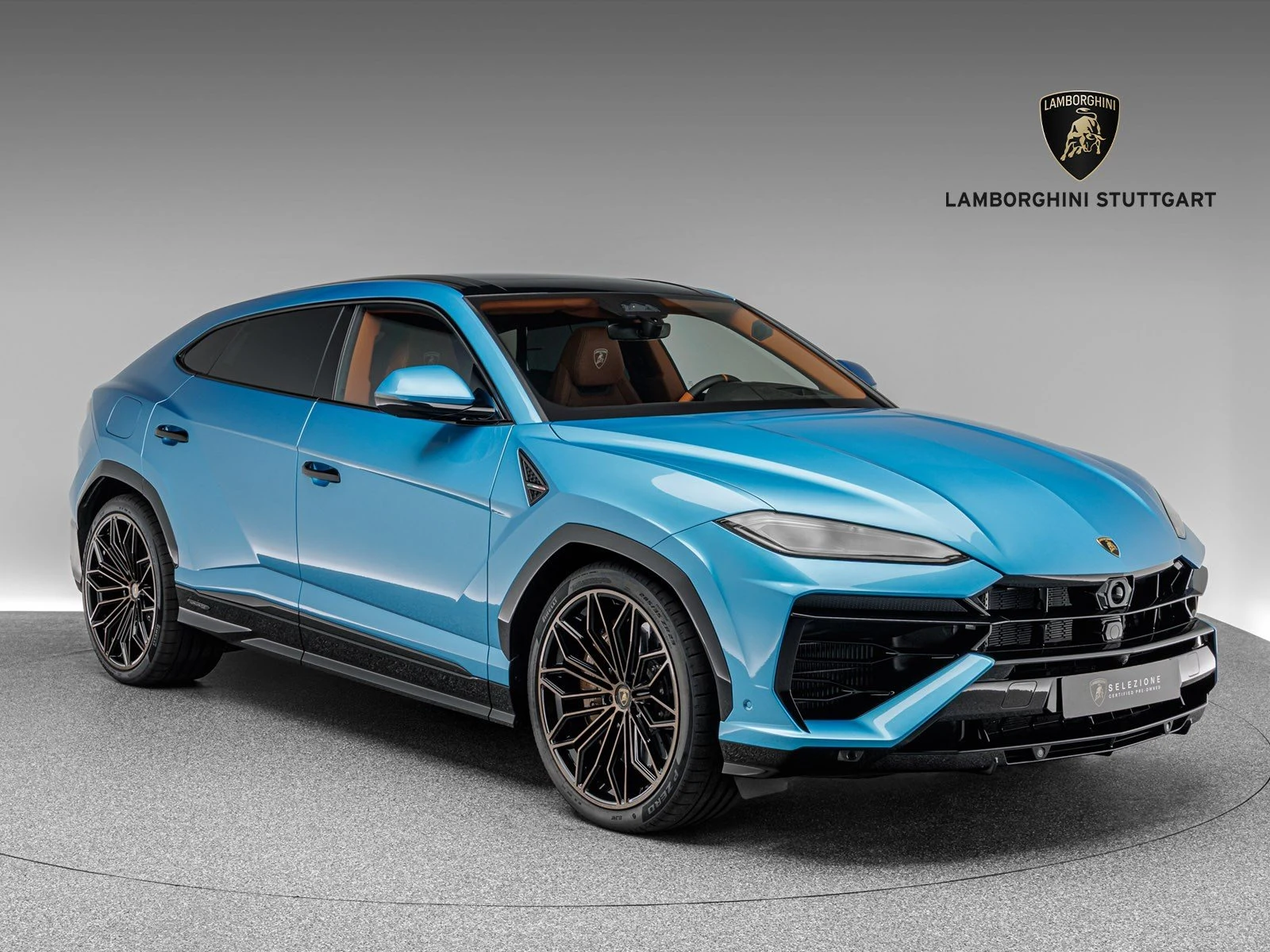 Lamborghini Urus SE, full-car front three-quarter view.