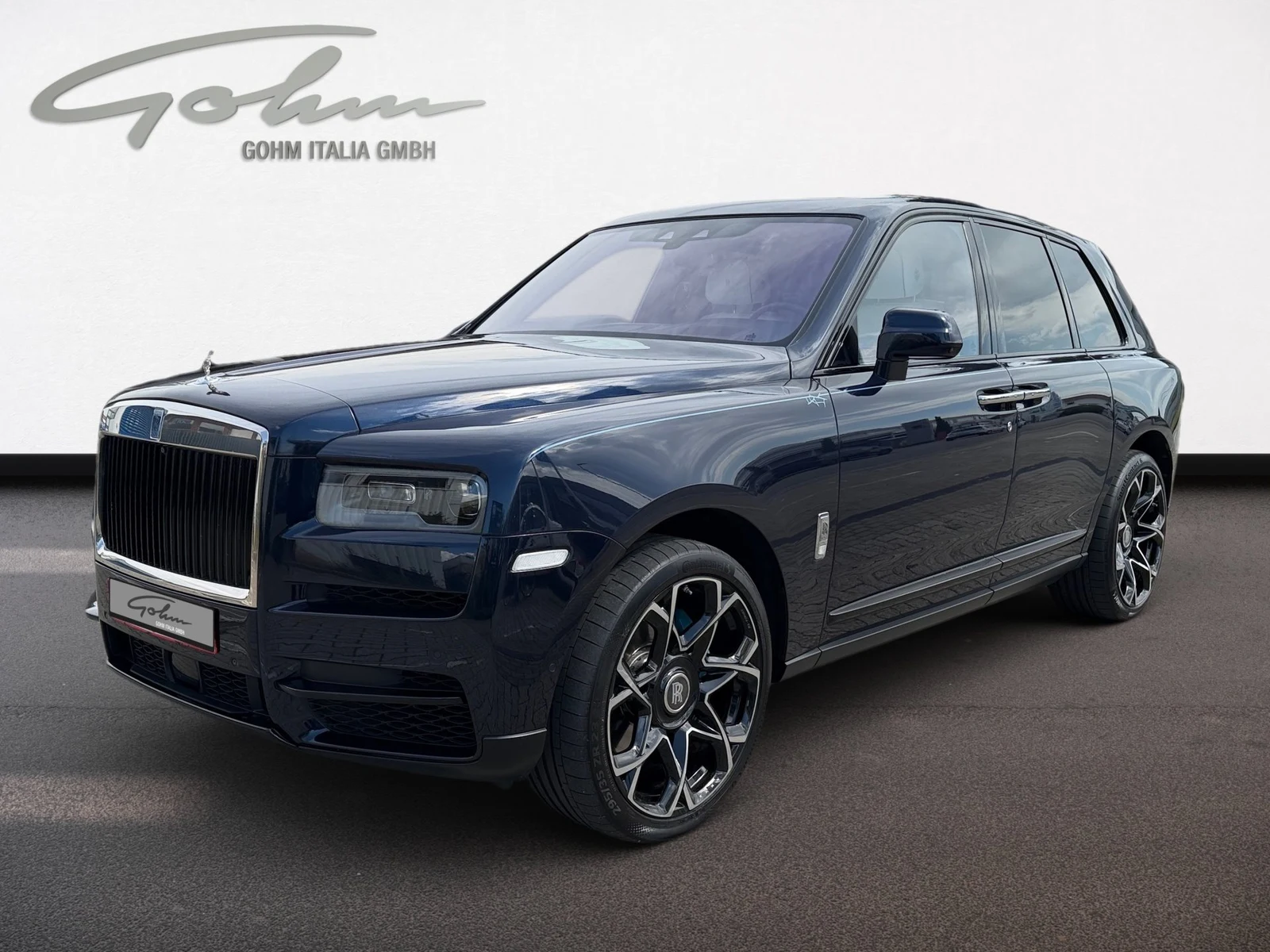 Rolls-Royce Cullinan, full-car front three-quarter view.