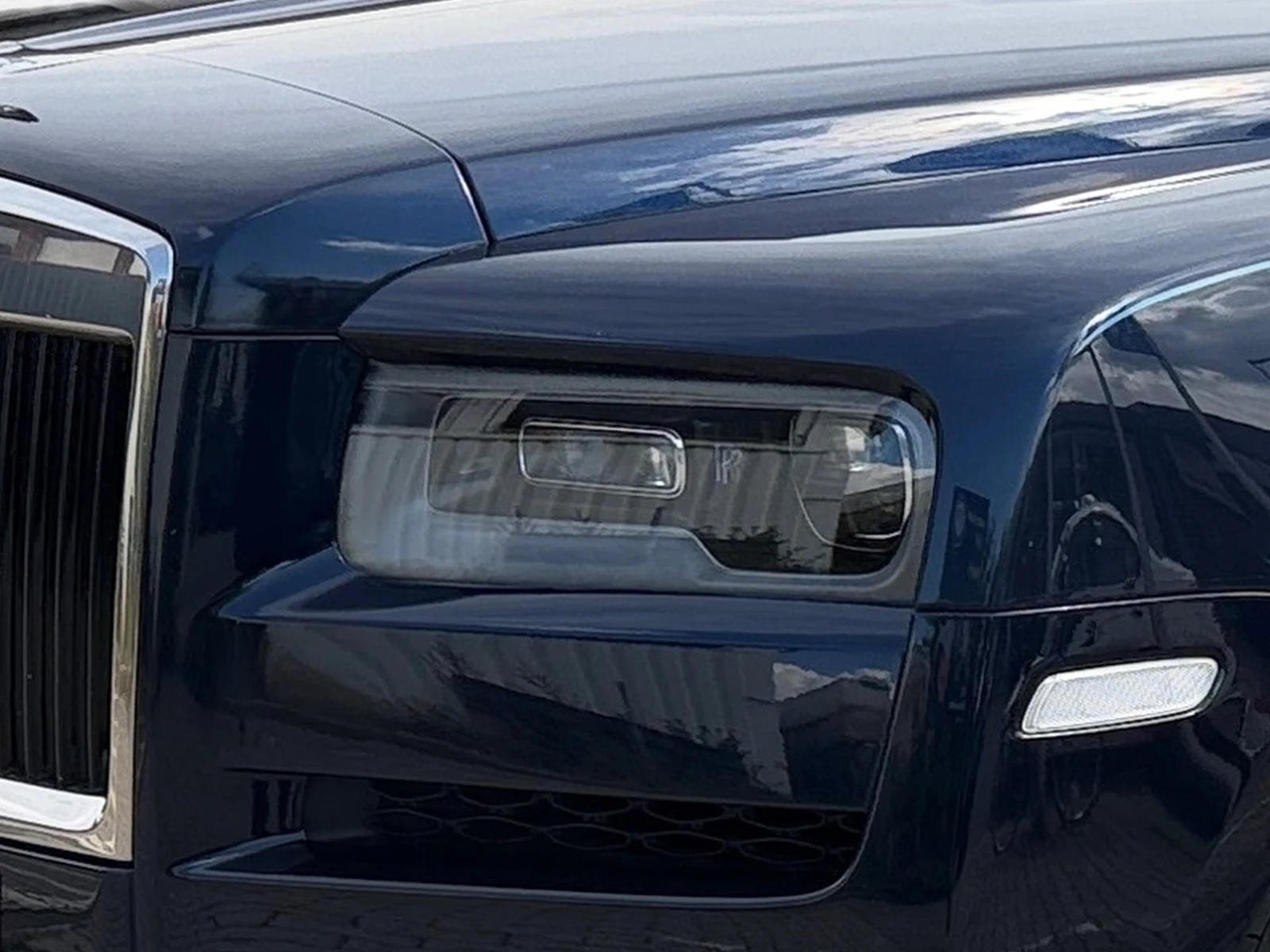 Rolls-Royce Cullinan, 2/10