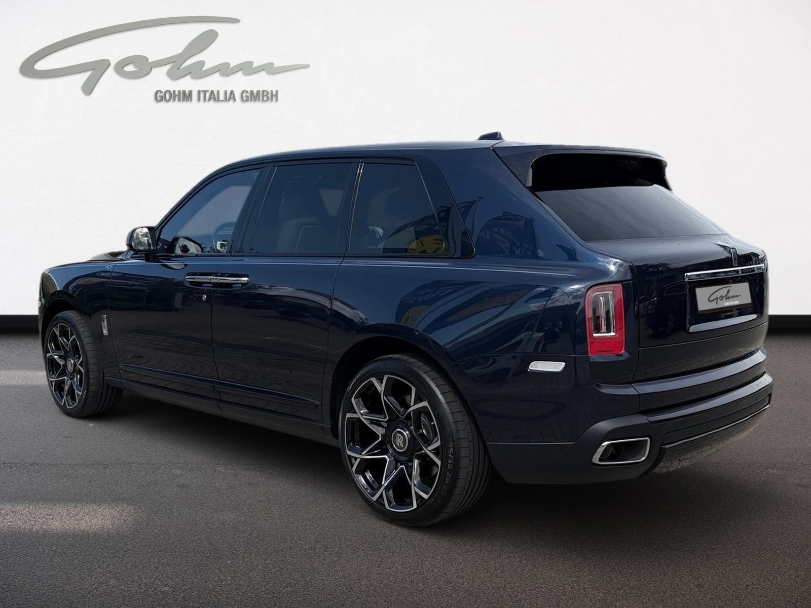 Rolls-Royce Cullinan, 4/10