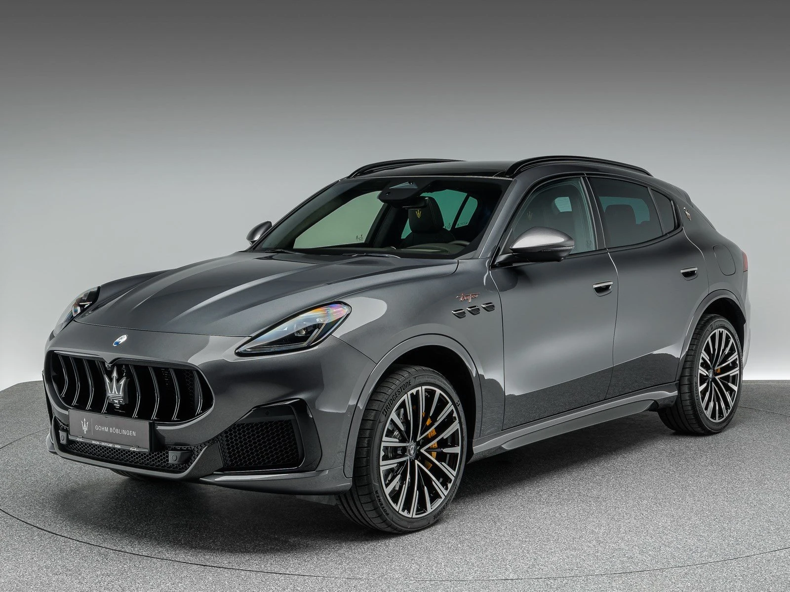 Maserati Grecale Trofeo, full-car front three-quarter view.