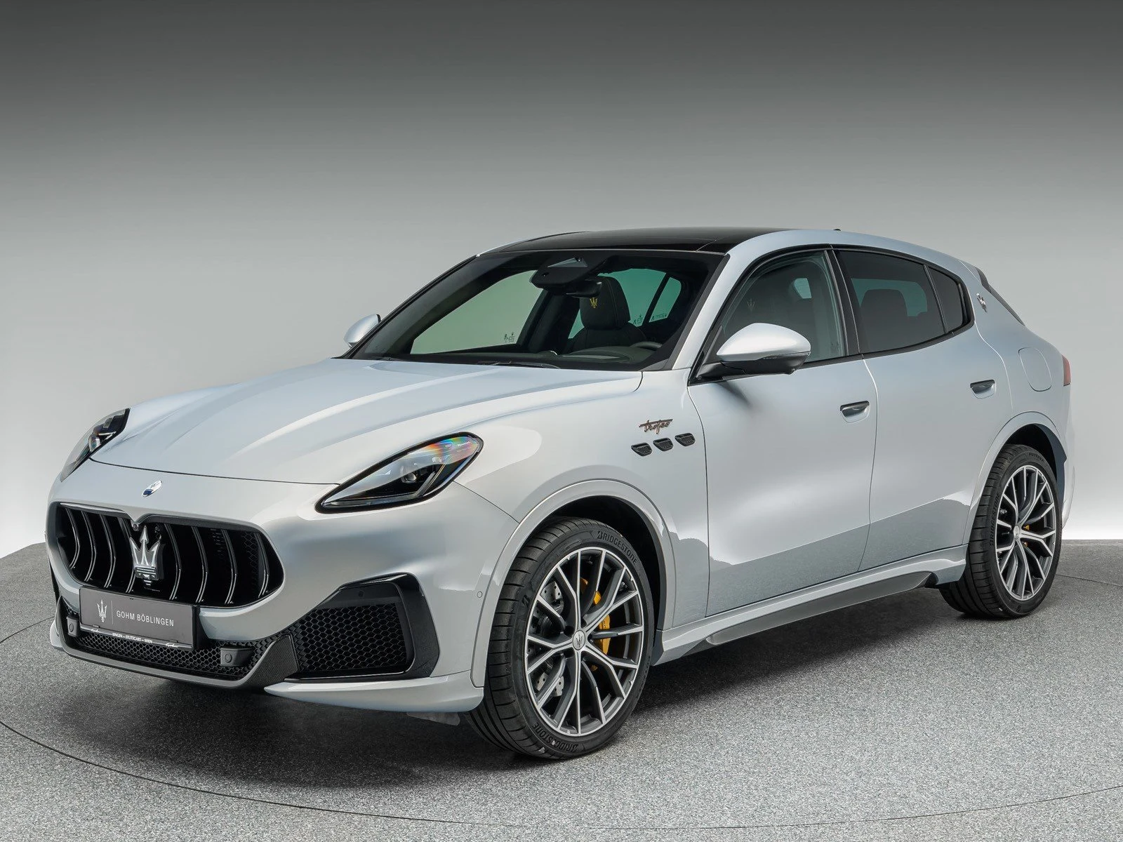 Maserati Grecale, full-car front three-quarter view.