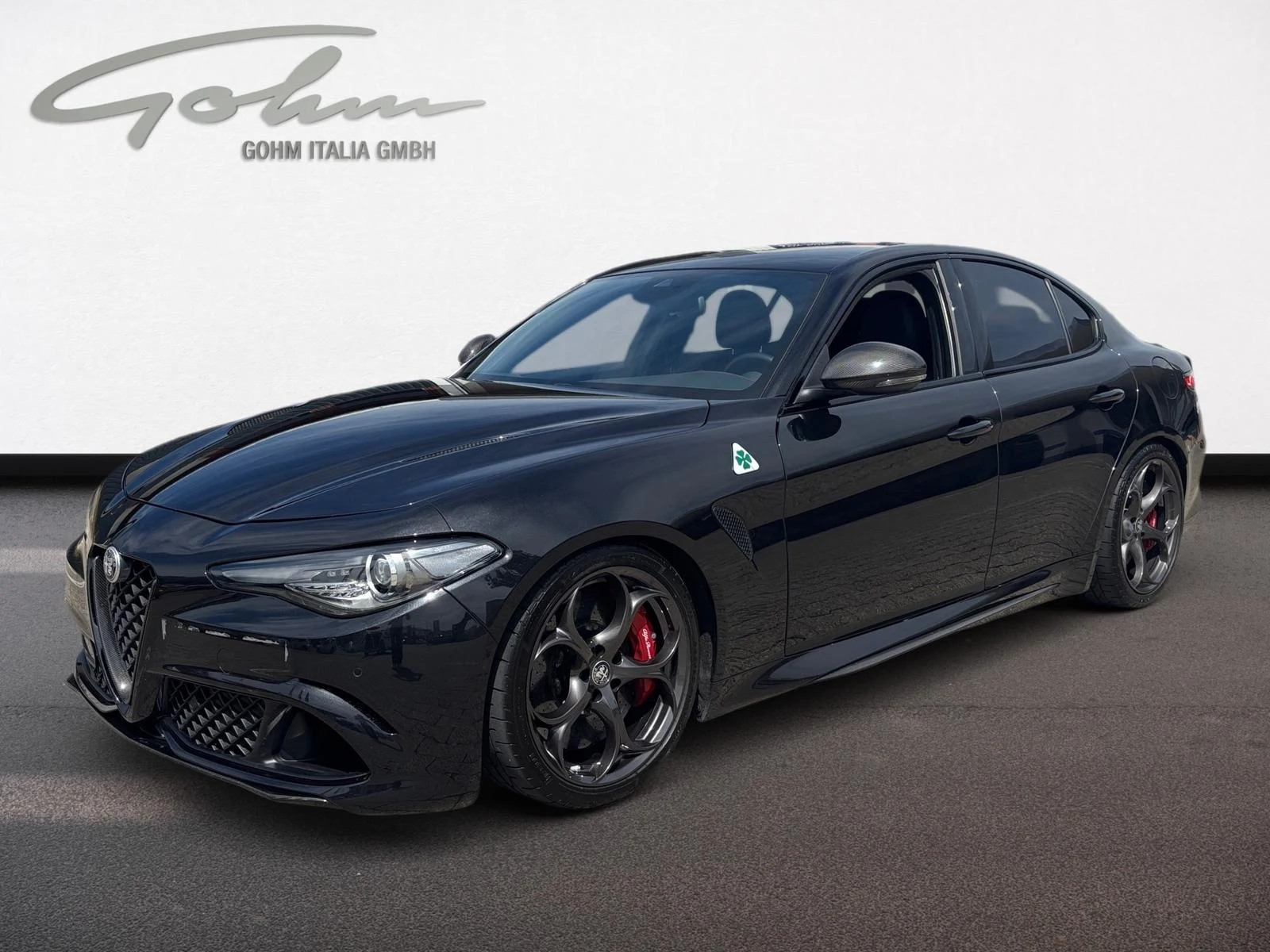 Alfa Romeo Giulia Quadrifoglio, full-car front three-quarter view.