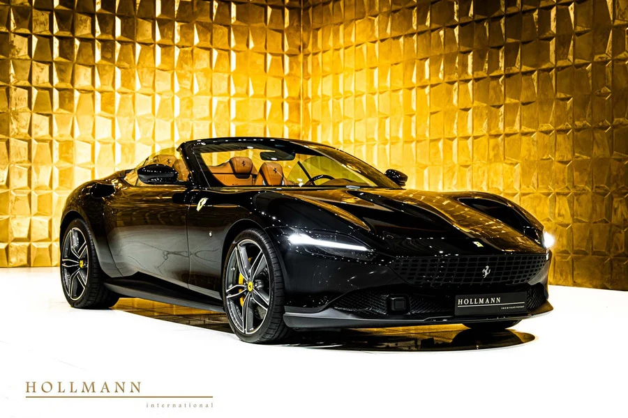 Ferrari Roma Spider, front three-quarter view.