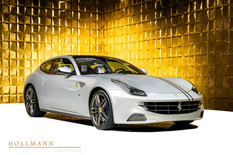 Ferrari FF, front three-quarter view.