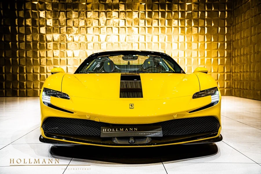 Ferrari SF90 Spider Tailor Made Ispirazioni, 3/10
